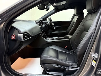 Used Jaguar XE 2018 for sale - 76181029: Photo 3