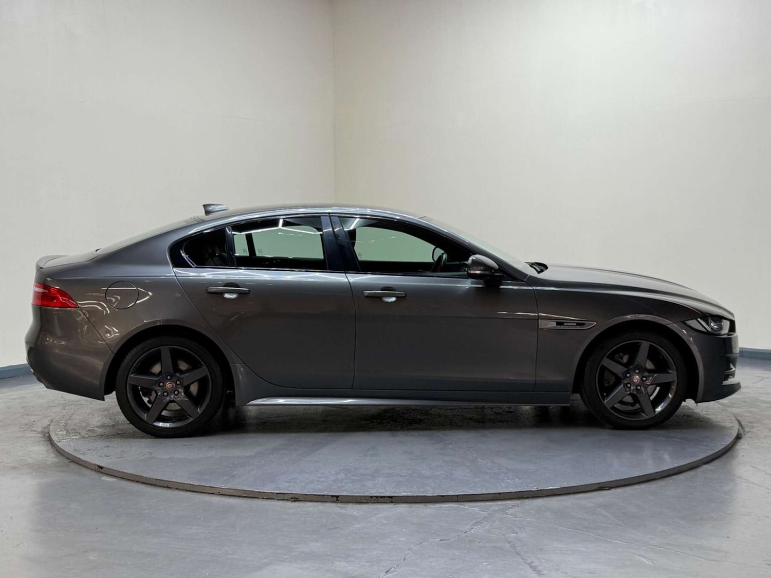 Used Jaguar XE 2018 for sale - 76181029: Photo 70