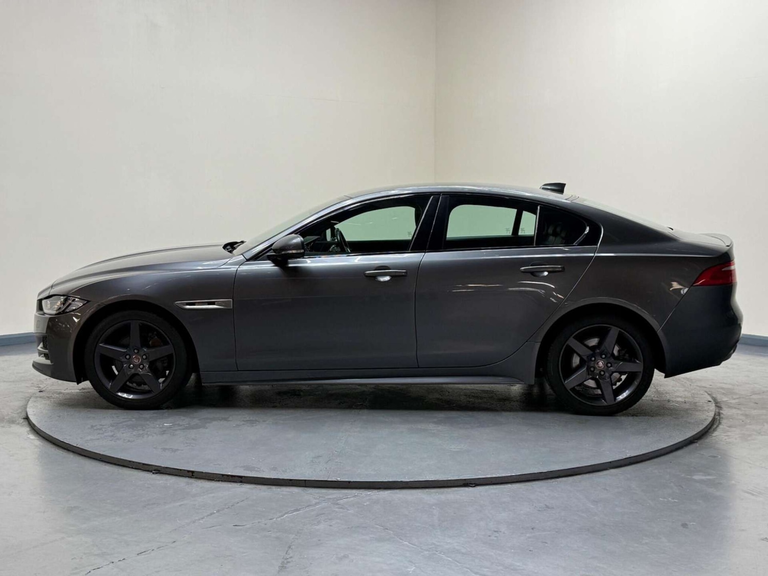 Used Jaguar XE 2018 for sale - 76181029: Photo 73