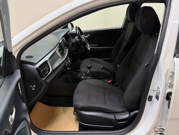 Used Kia Rio 2019 for sale - 78840125: Photo