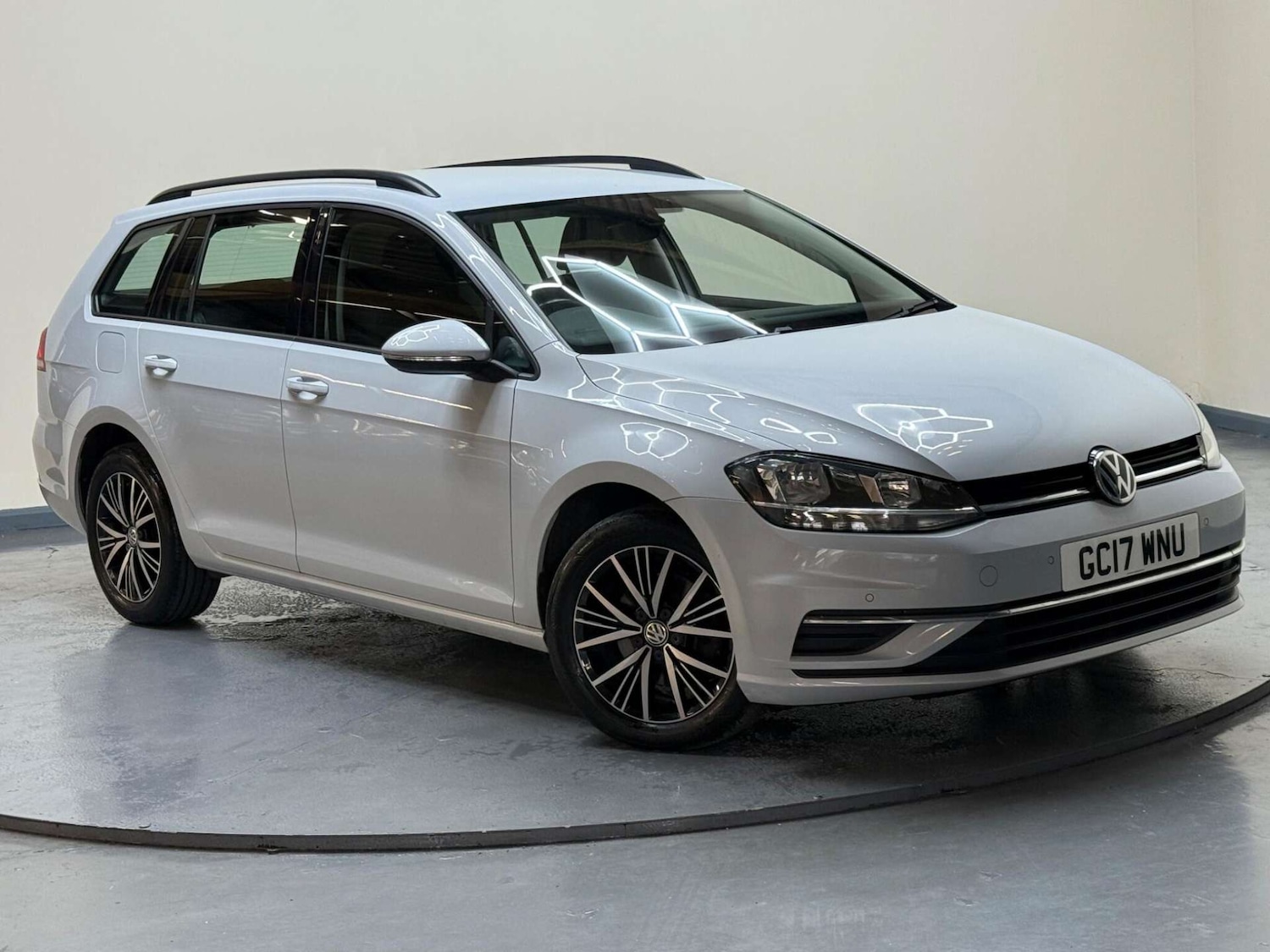 Used Volkswagen Golf 2017 for sale - 76181037: Photo 1