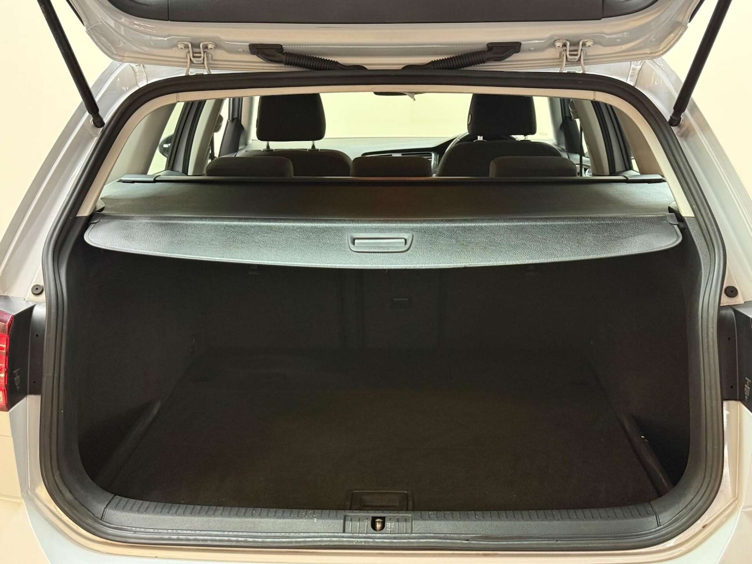 Used Volkswagen Golf 2017 for sale - 76181037: Photo 10