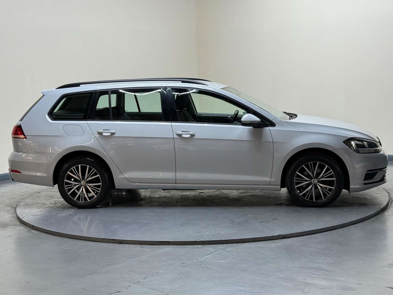 Used Volkswagen Golf 2017 for sale - 76181037: Photo 14