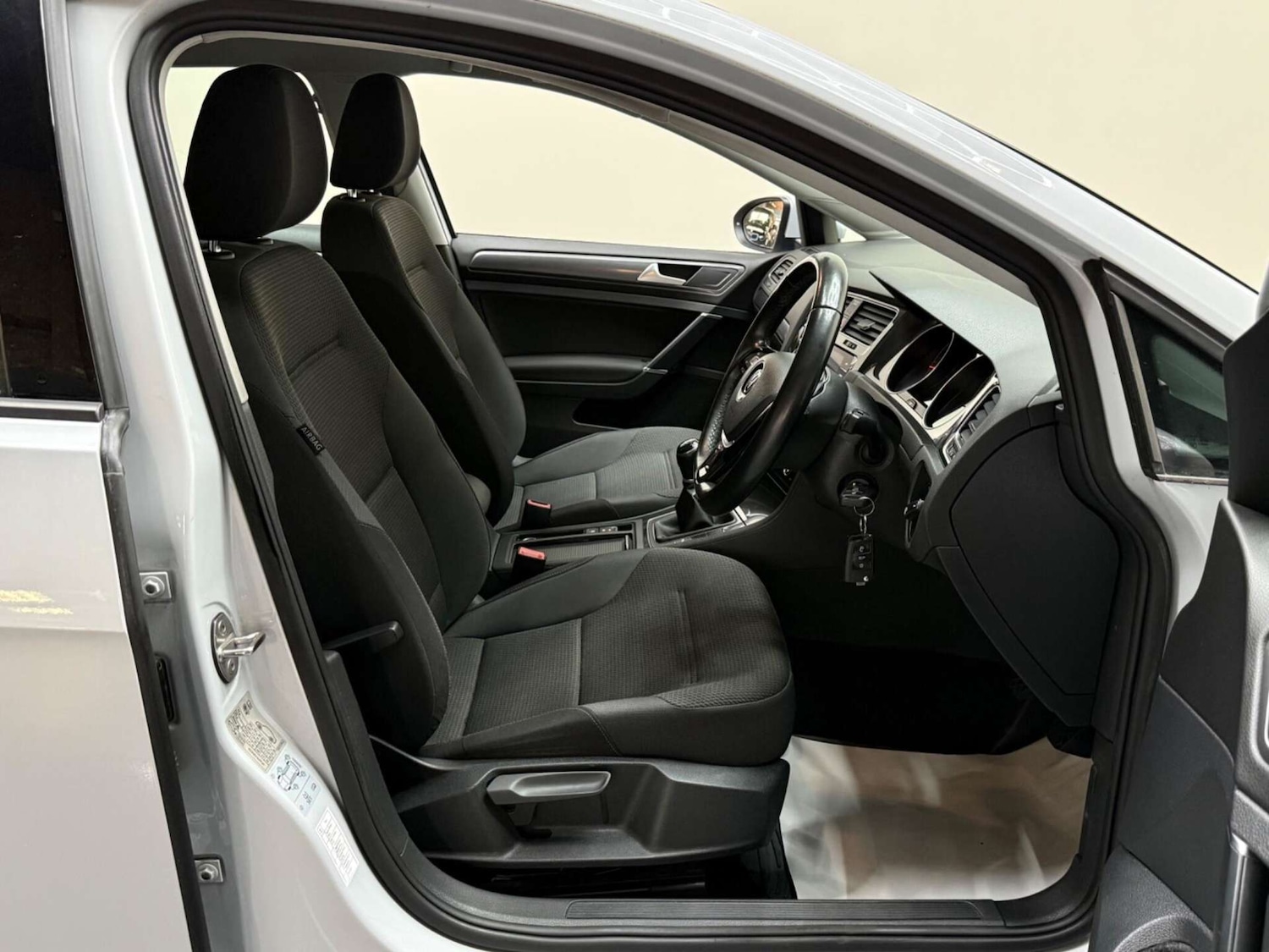 Used Volkswagen Golf 2017 for sale - 76181037: Photo 15