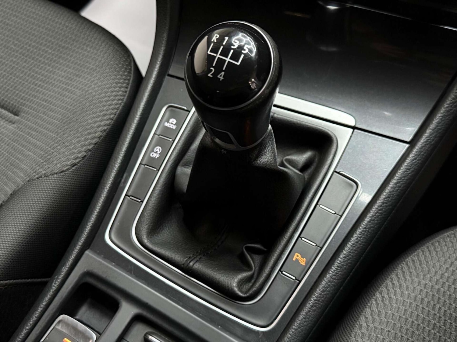 Used Volkswagen Golf 2017 for sale - 76181037: Photo 24