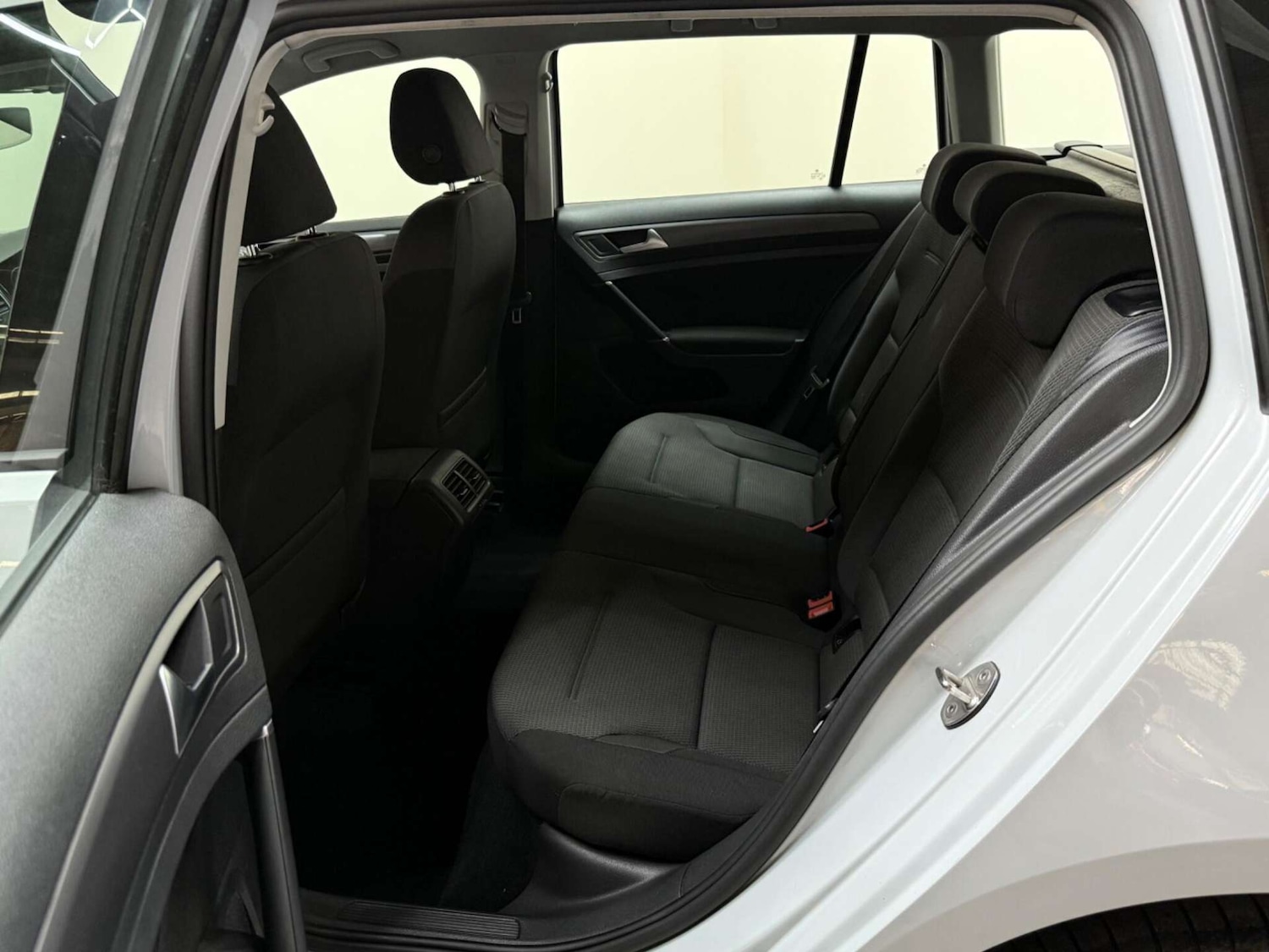 Used Volkswagen Golf 2017 for sale - 76181037: Photo 32