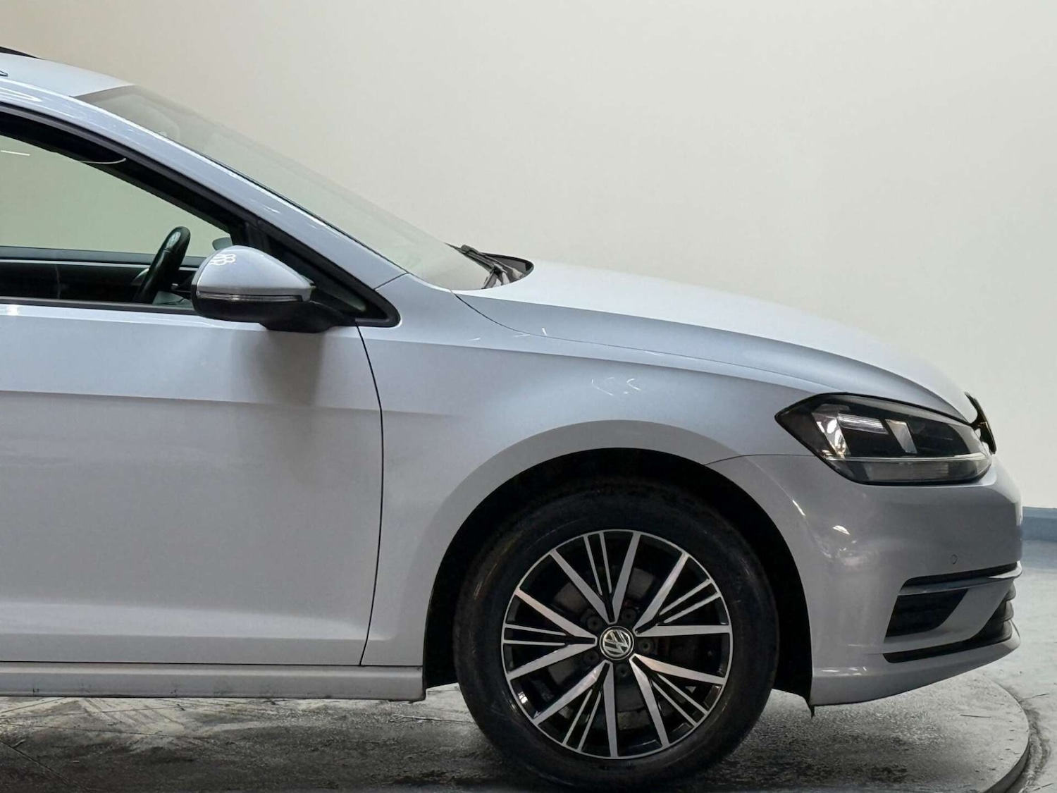 Used Volkswagen Golf 2017 for sale - 76181037: Photo 42