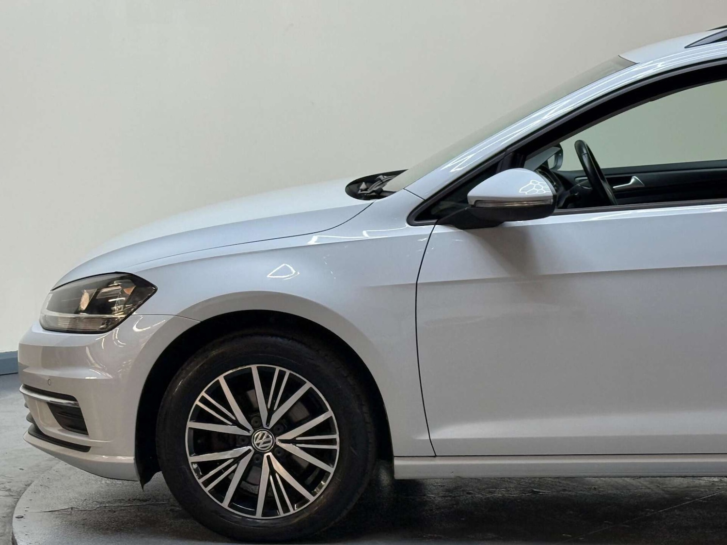 Used Volkswagen Golf 2017 for sale - 76181037: Photo 47