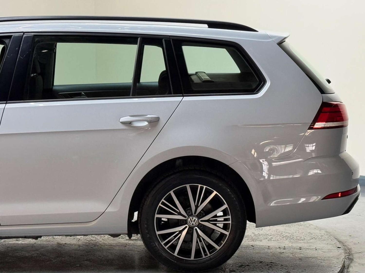 Used Volkswagen Golf 2017 for sale - 76181037: Photo 48