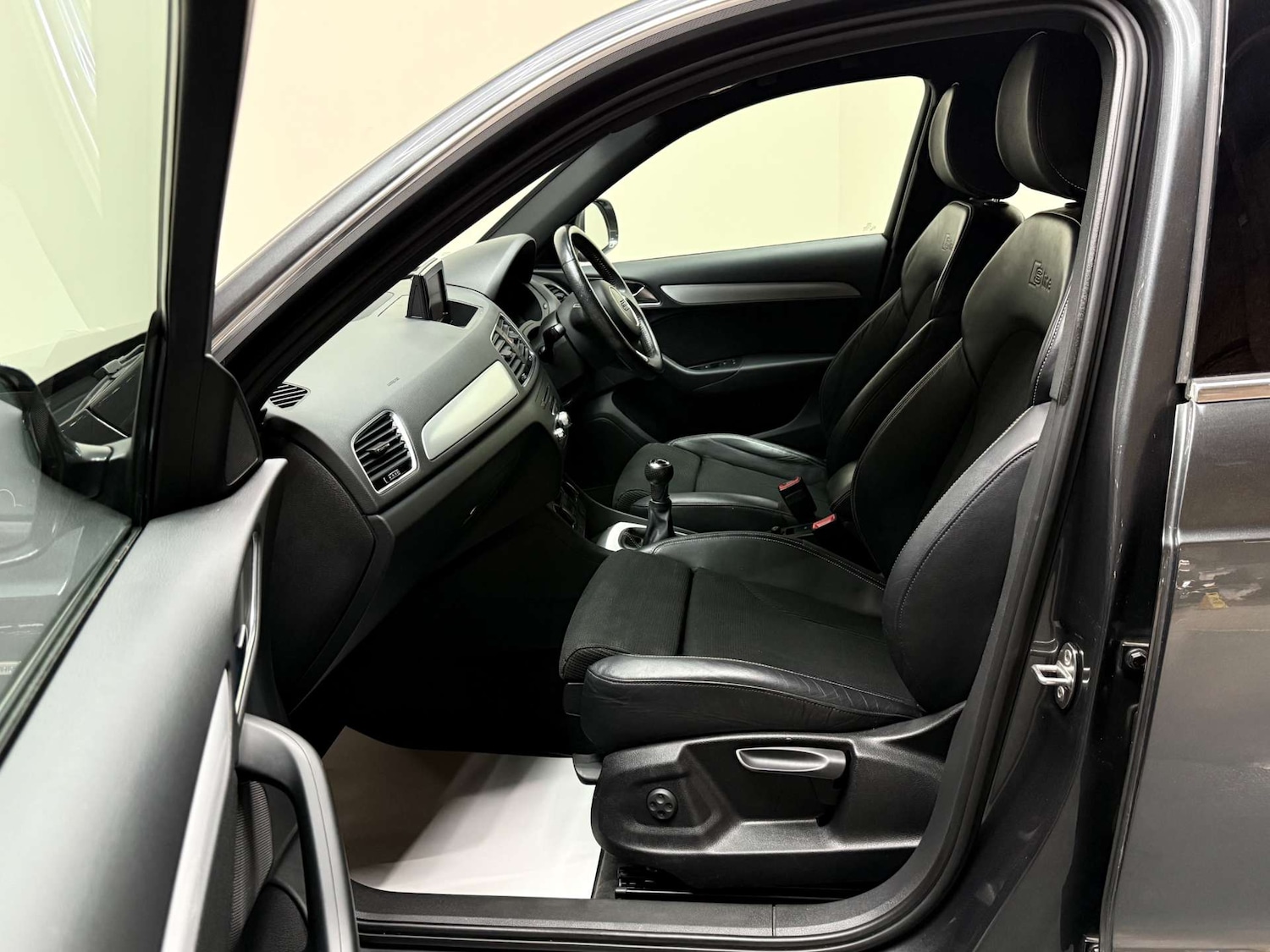 Used Audi Q3 2016 for sale - 76363707: Photo 33