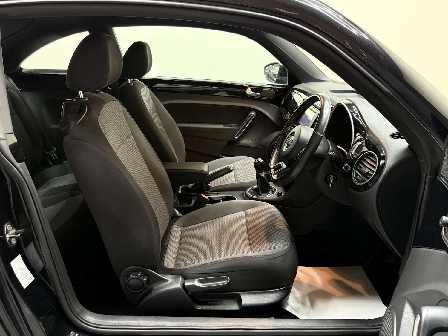 Used Volkswagen Beetle 2012 for sale - 76961784: Photo 14