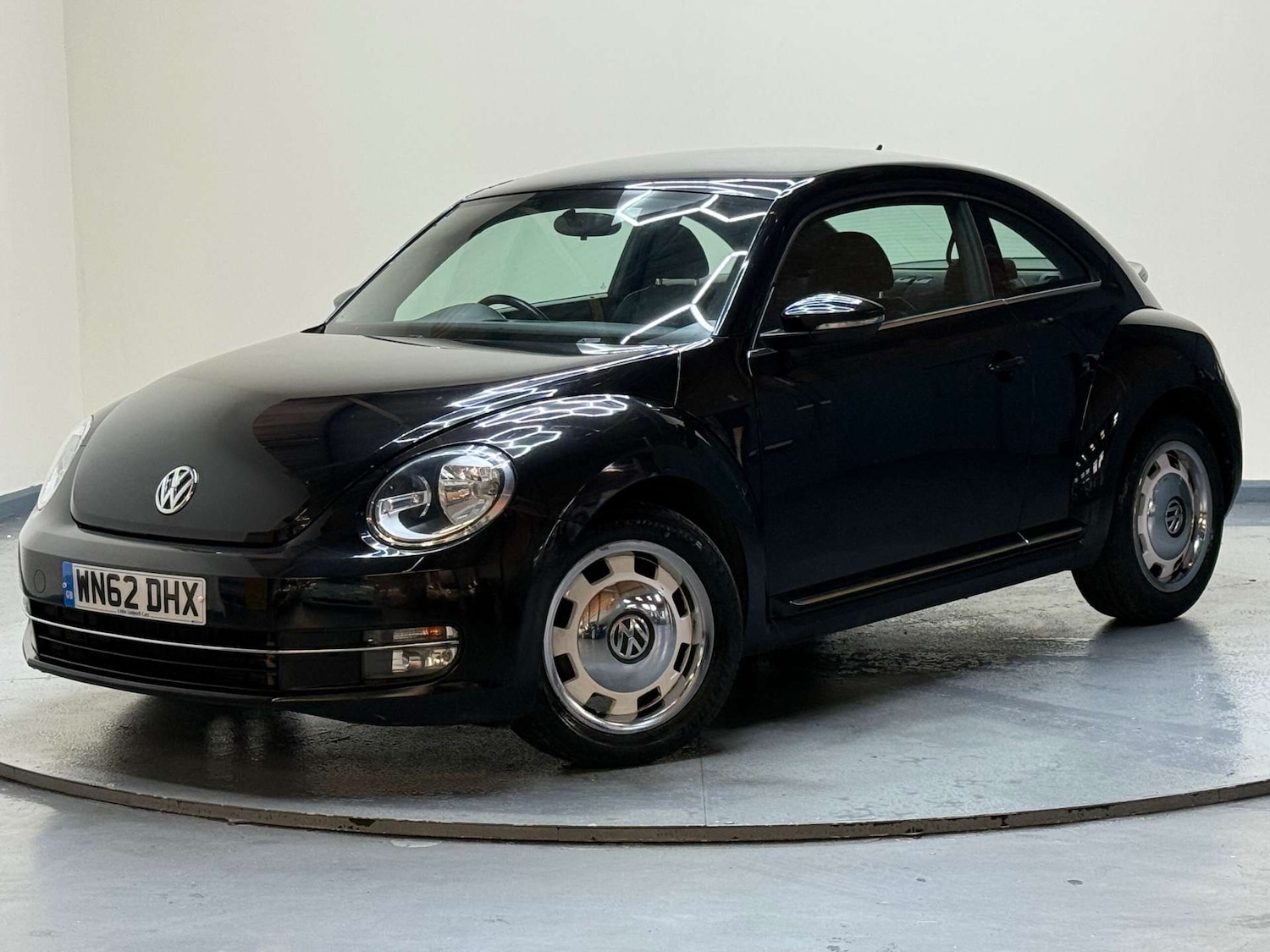 Used Volkswagen Beetle 2012 for sale - 76961784: Photo 2