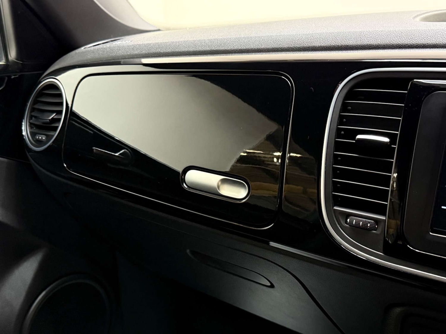 Used Volkswagen Beetle 2012 for sale - 76961784: Photo 24