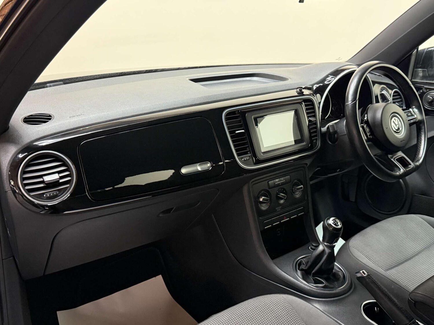 Used Volkswagen Beetle 2012 for sale - 76961784: Photo 31