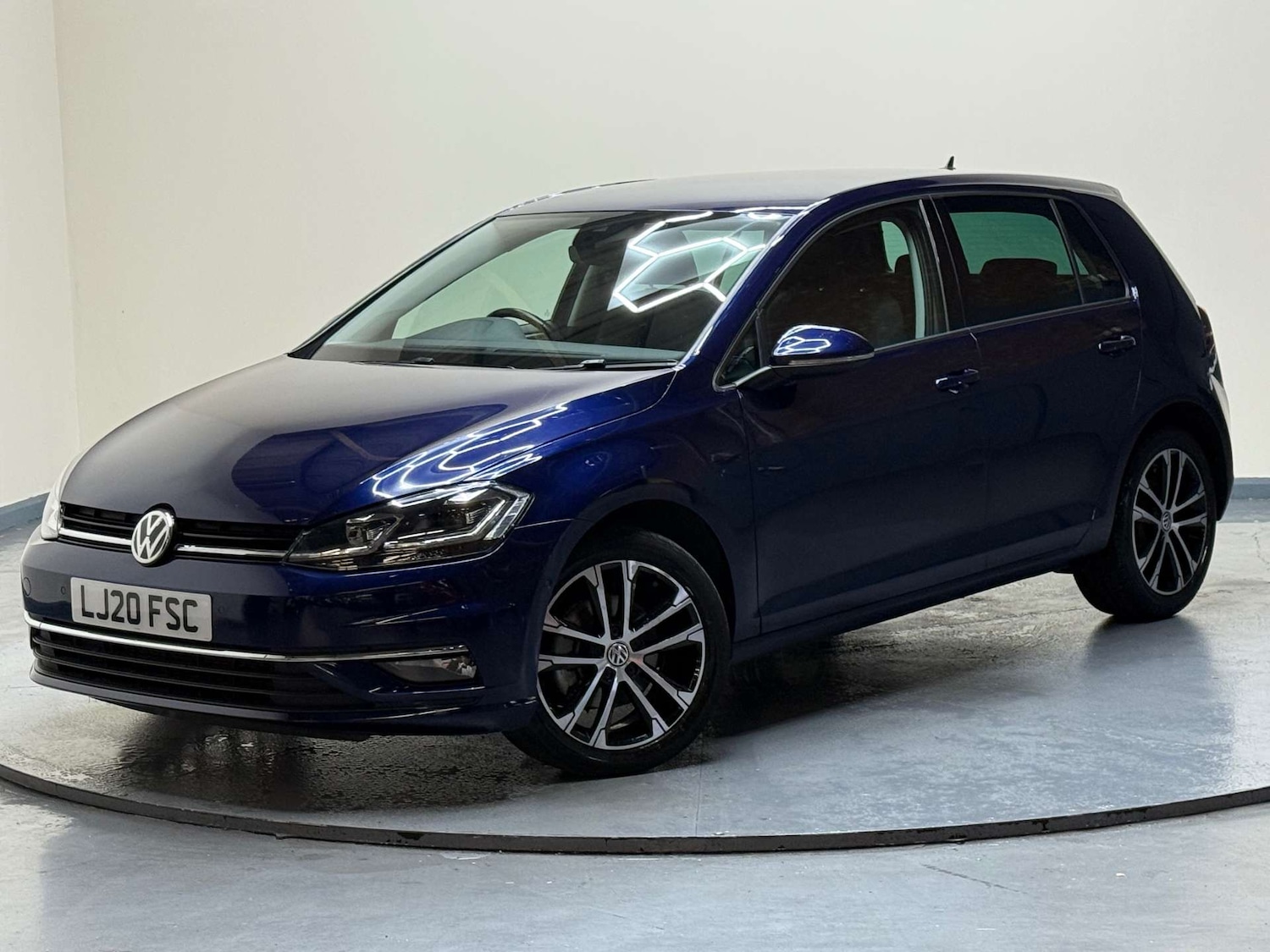Used Volkswagen Golf 2023 for sale - 76601109: Photo 2