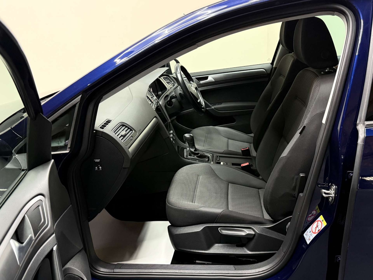 Used Volkswagen Golf 2023 for sale - 76601109: Photo 31