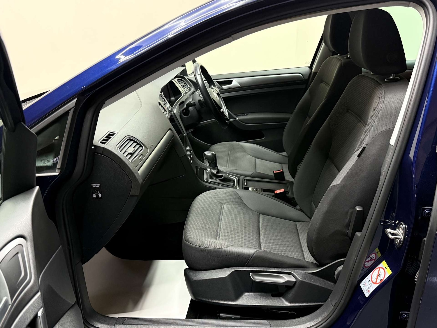 Used Volkswagen Golf 2023 for sale - 76601109: Photo 4