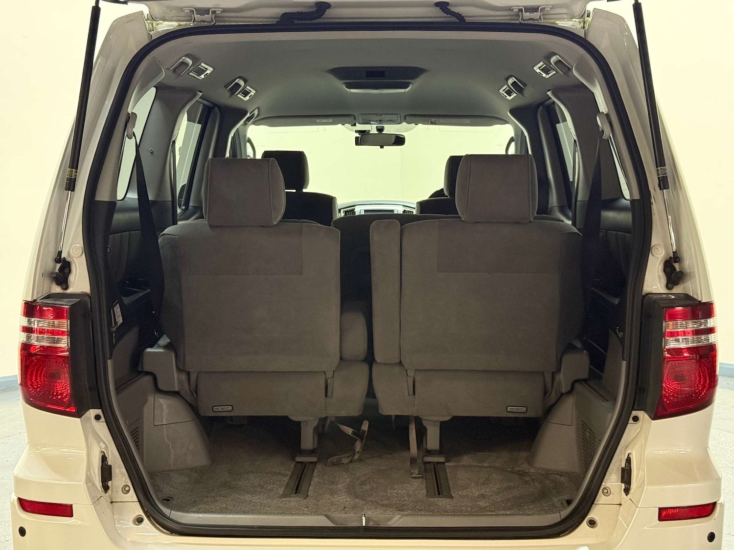 Used Toyota Alphard 2006 for sale - 76581914: Photo 11