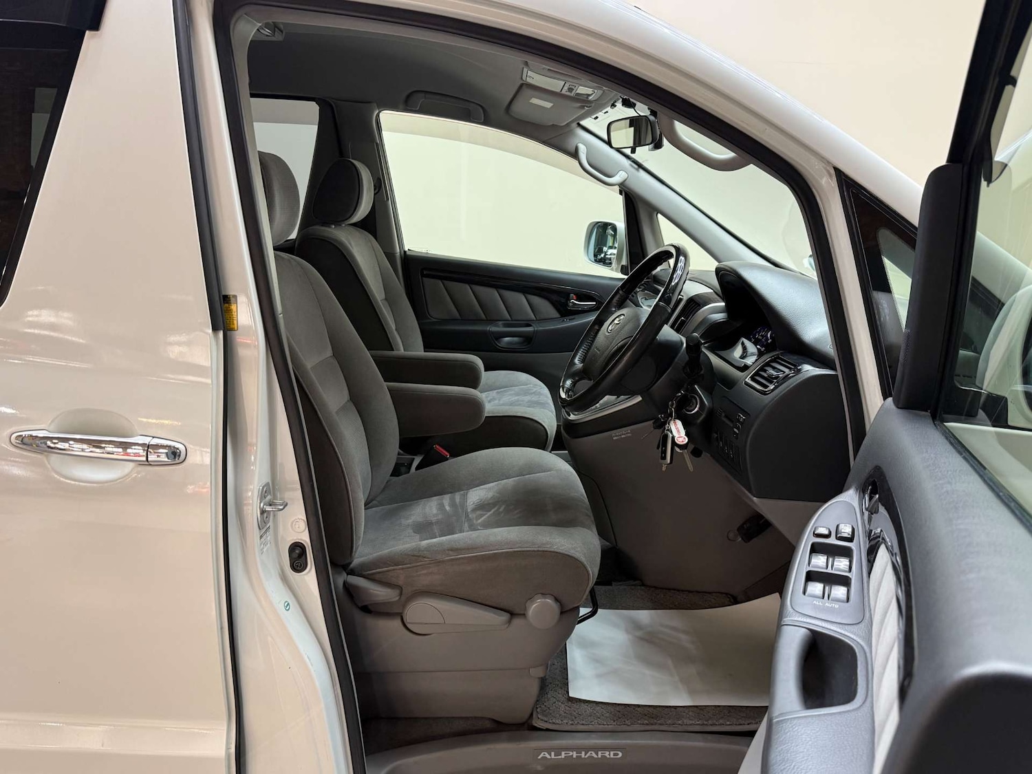 Used Toyota Alphard 2006 for sale - 76581914: Photo 13