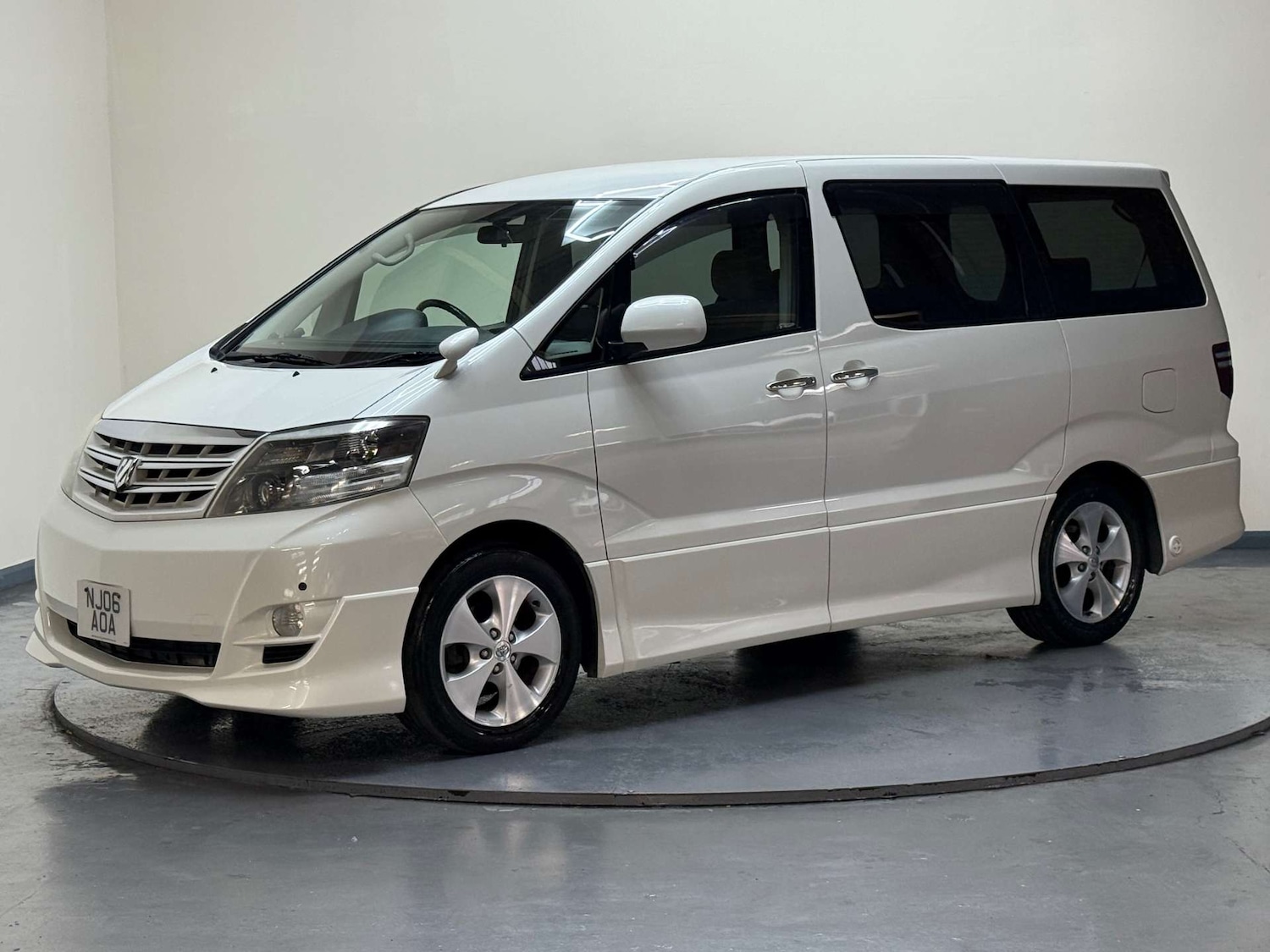 Used Toyota Alphard 2006 for sale - 76581914: Photo 2