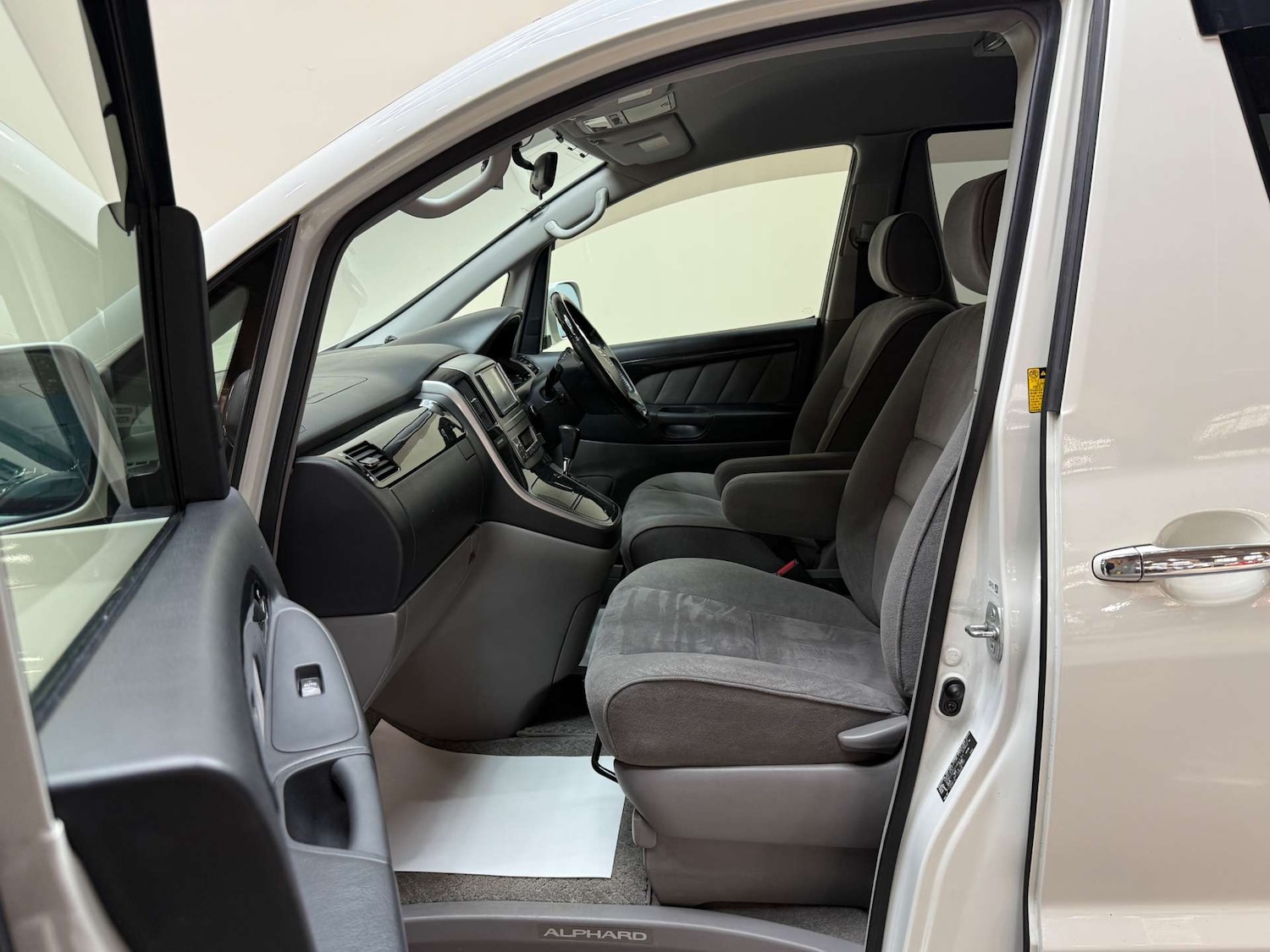 Used Toyota Alphard 2006 for sale - 76581914: Photo 28