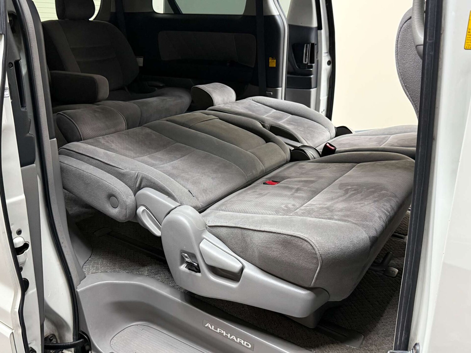 Used Toyota Alphard 2006 for sale - 76581914: Photo 51