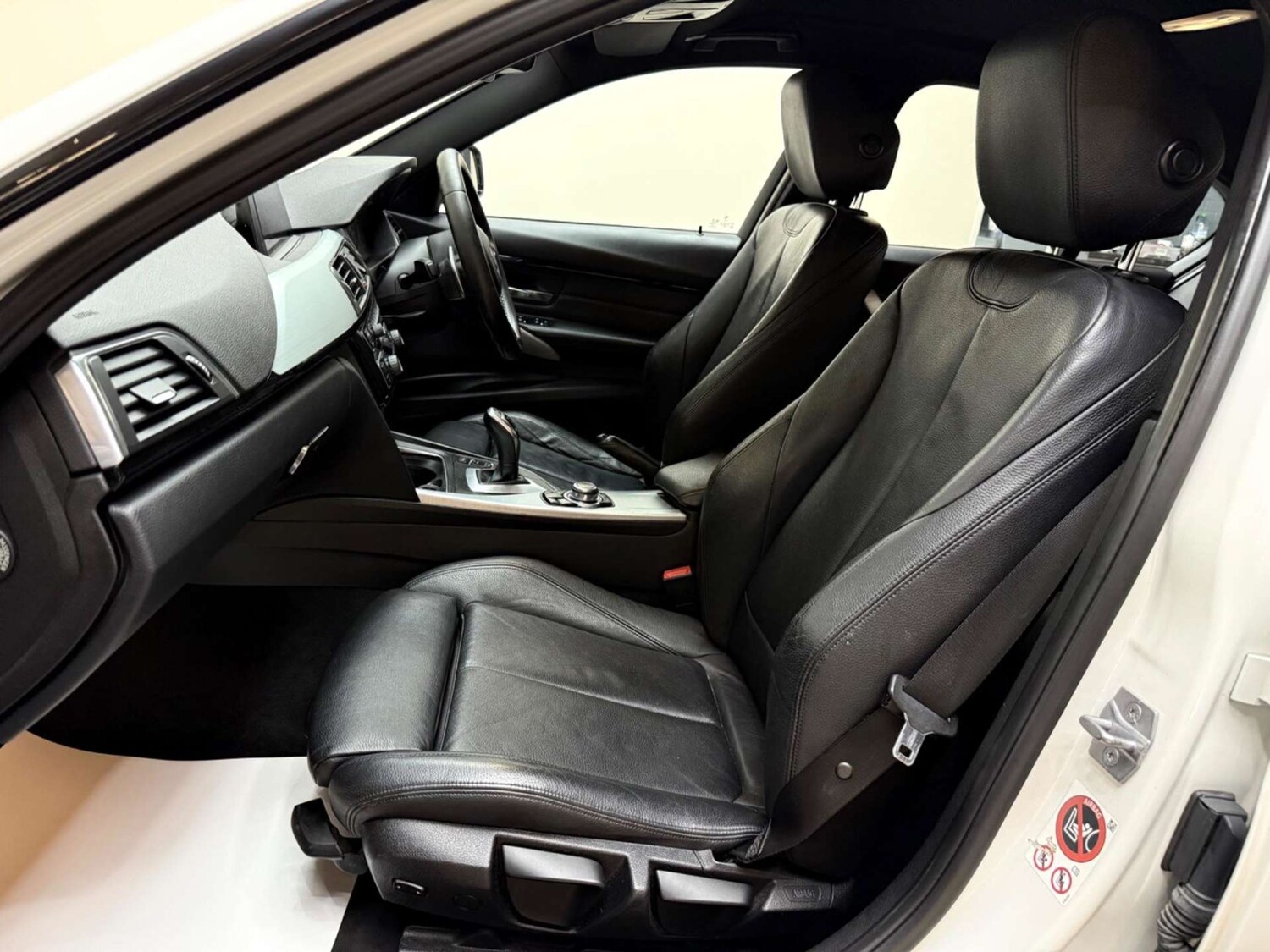 Used BMW 3 Series 2017 for sale - 76600856: Photo 4