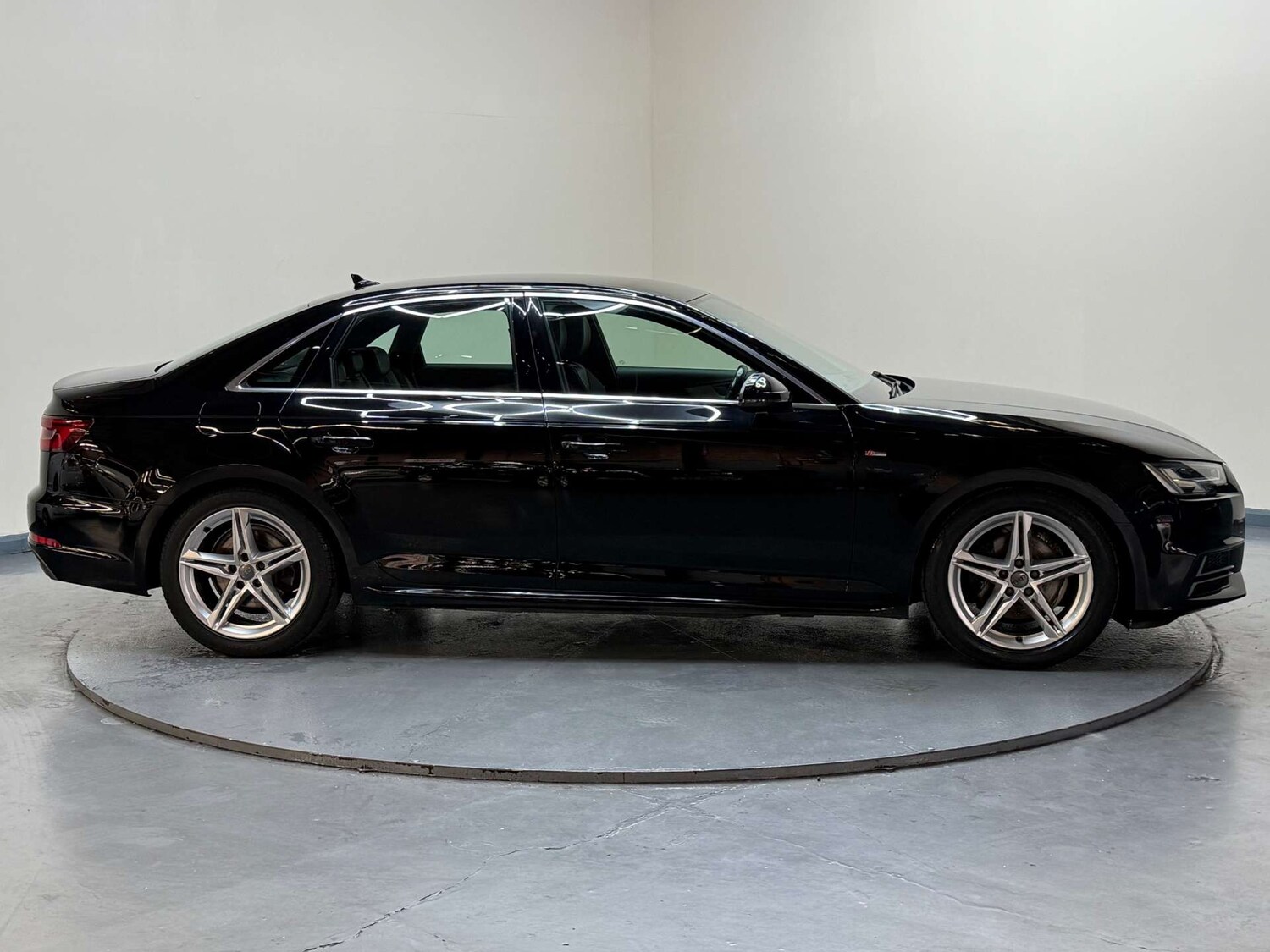 Used Audi A4 2018 for sale - 76363669: Photo 14