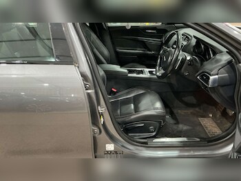 Used Jaguar XE 2018 for sale - 78267643: Photo