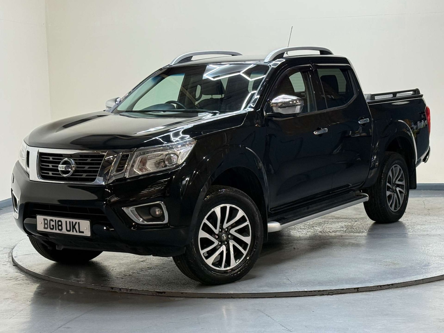 Used Nissan Navara 2018 for sale - 77650482: Photo 2
