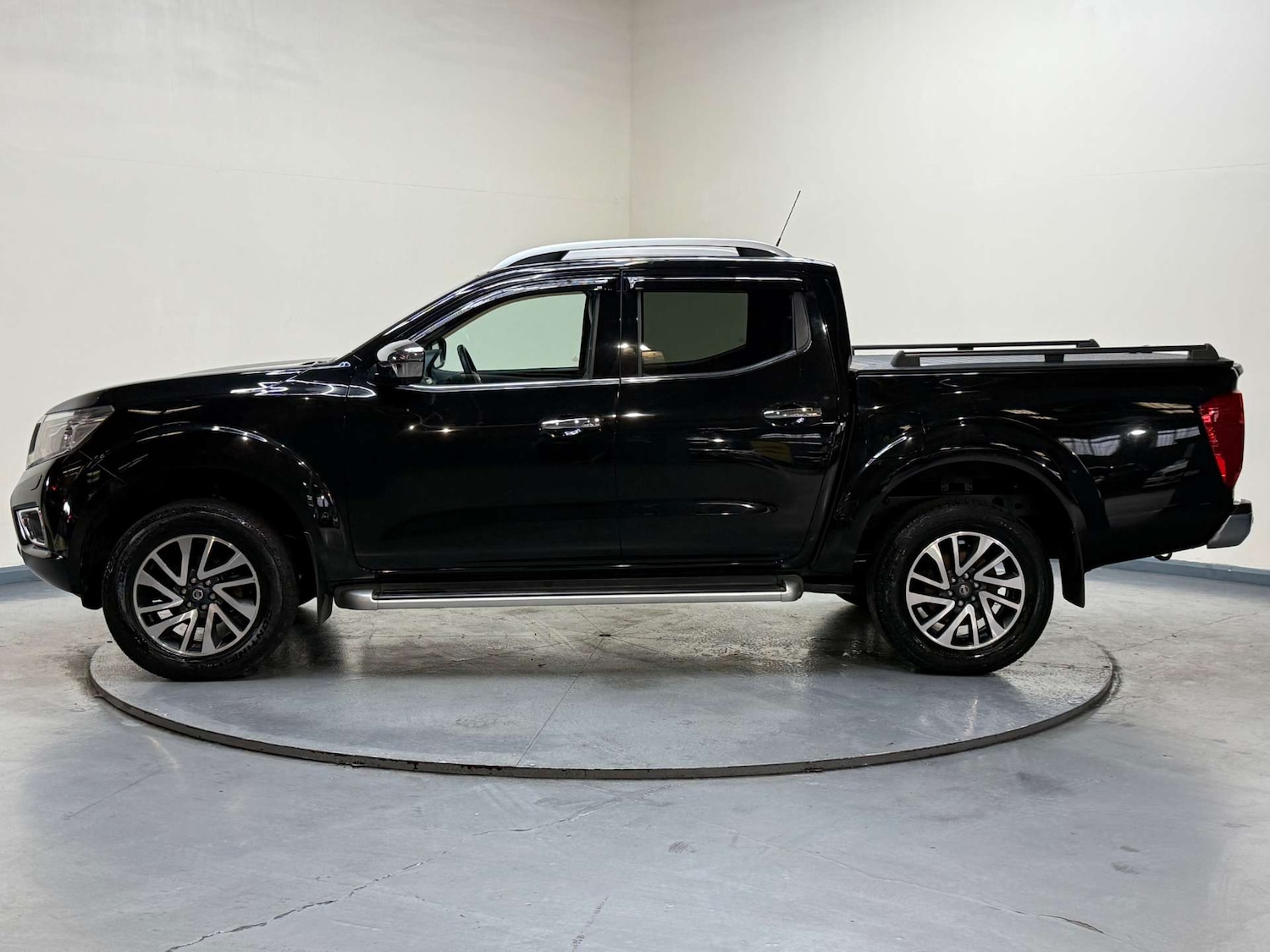 Used Nissan Navara 2018 for sale - 77650482: Photo 29