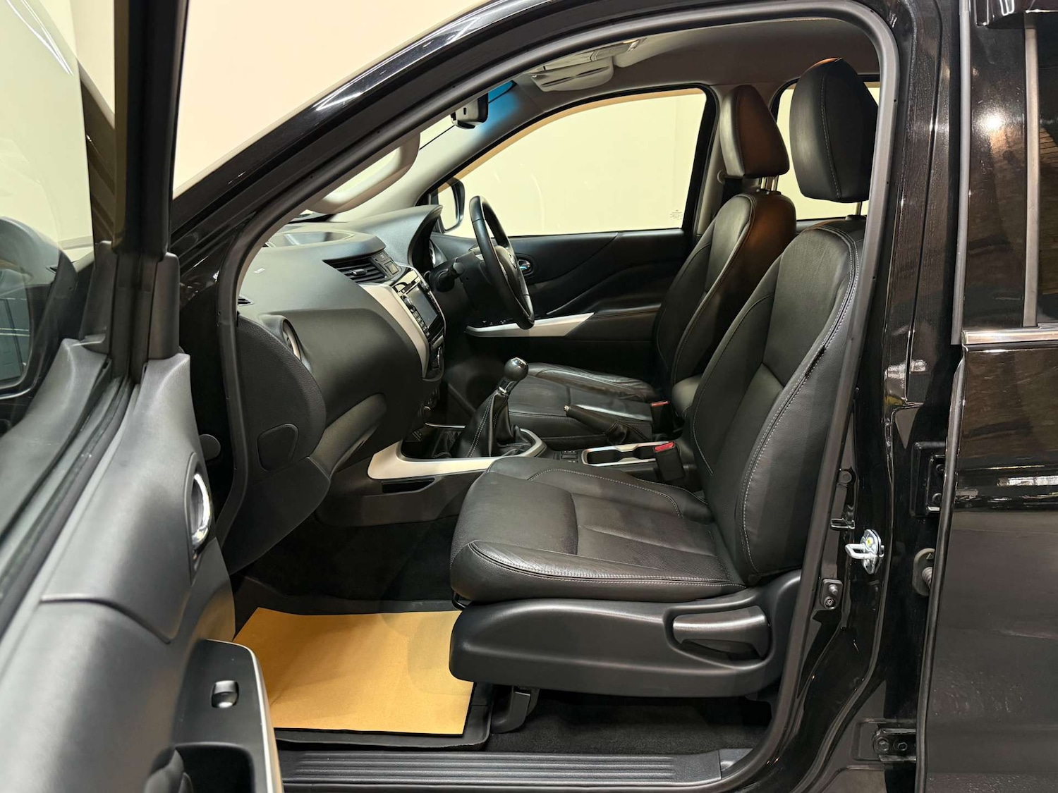 Used Nissan Navara 2018 for sale - 77650482: Photo 30