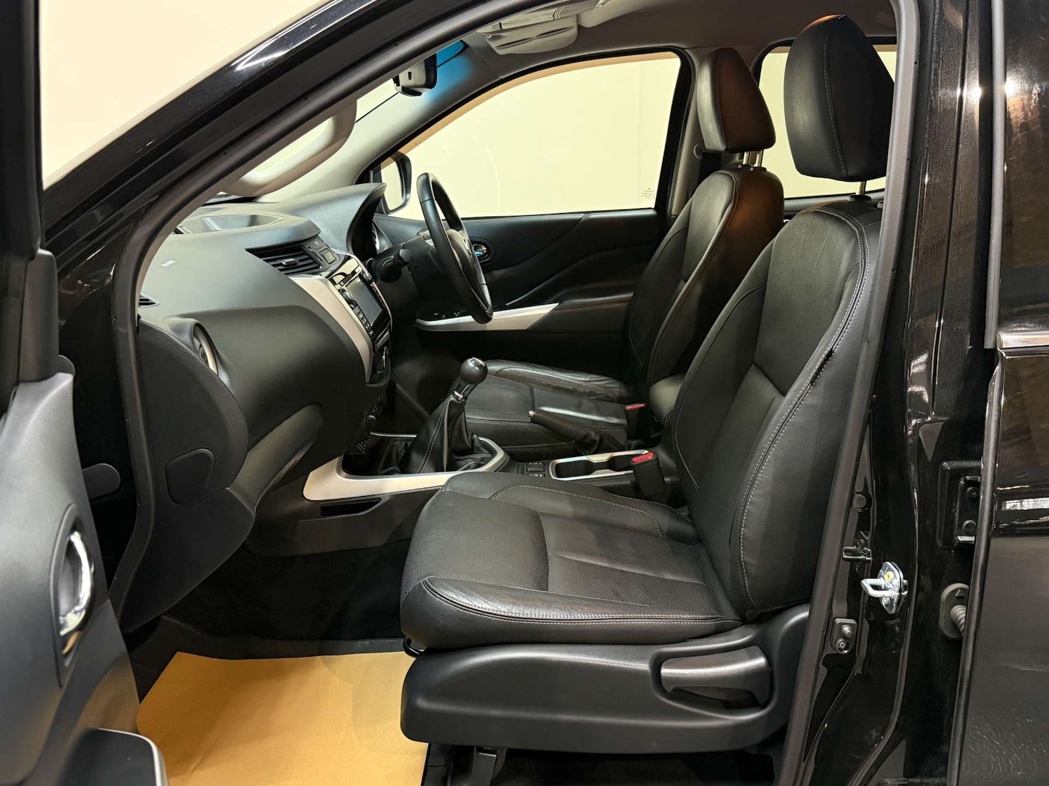 Used Nissan Navara 2018 for sale - 77650482: Photo 63