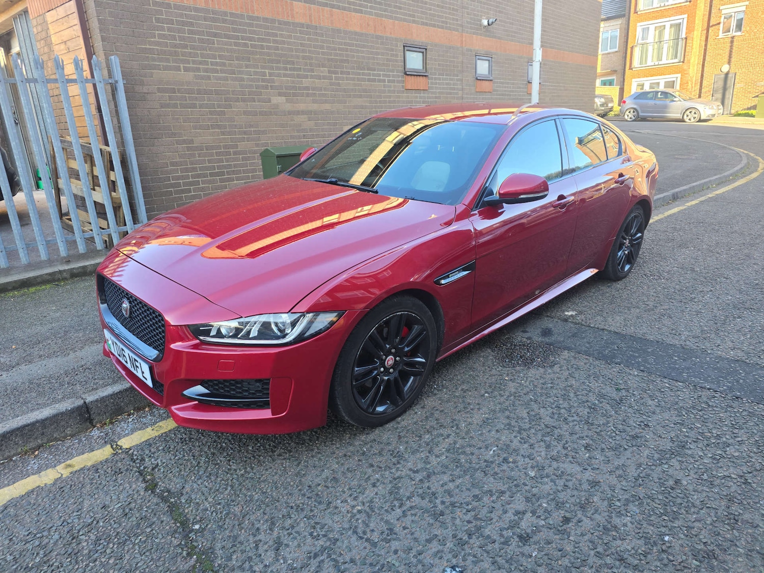 Used Jaguar XE 2016 for sale - 76650422: Photo 1