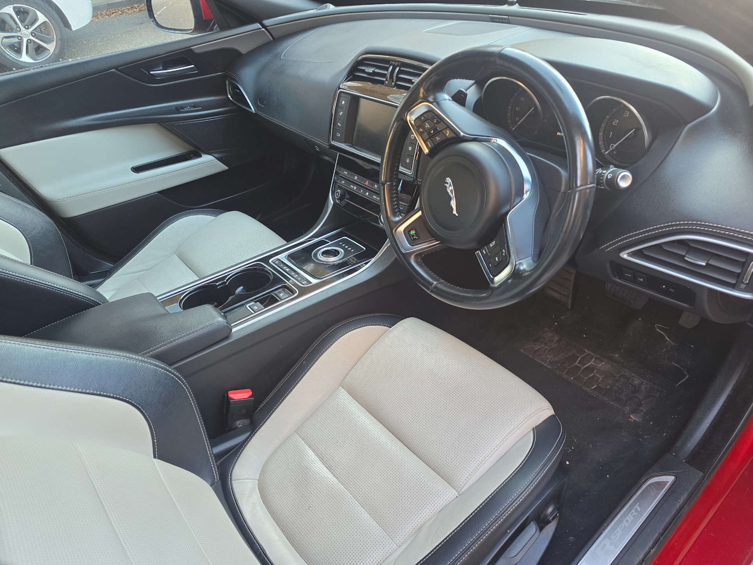 Used Jaguar XE 2016 for sale - 76650422: Photo 10