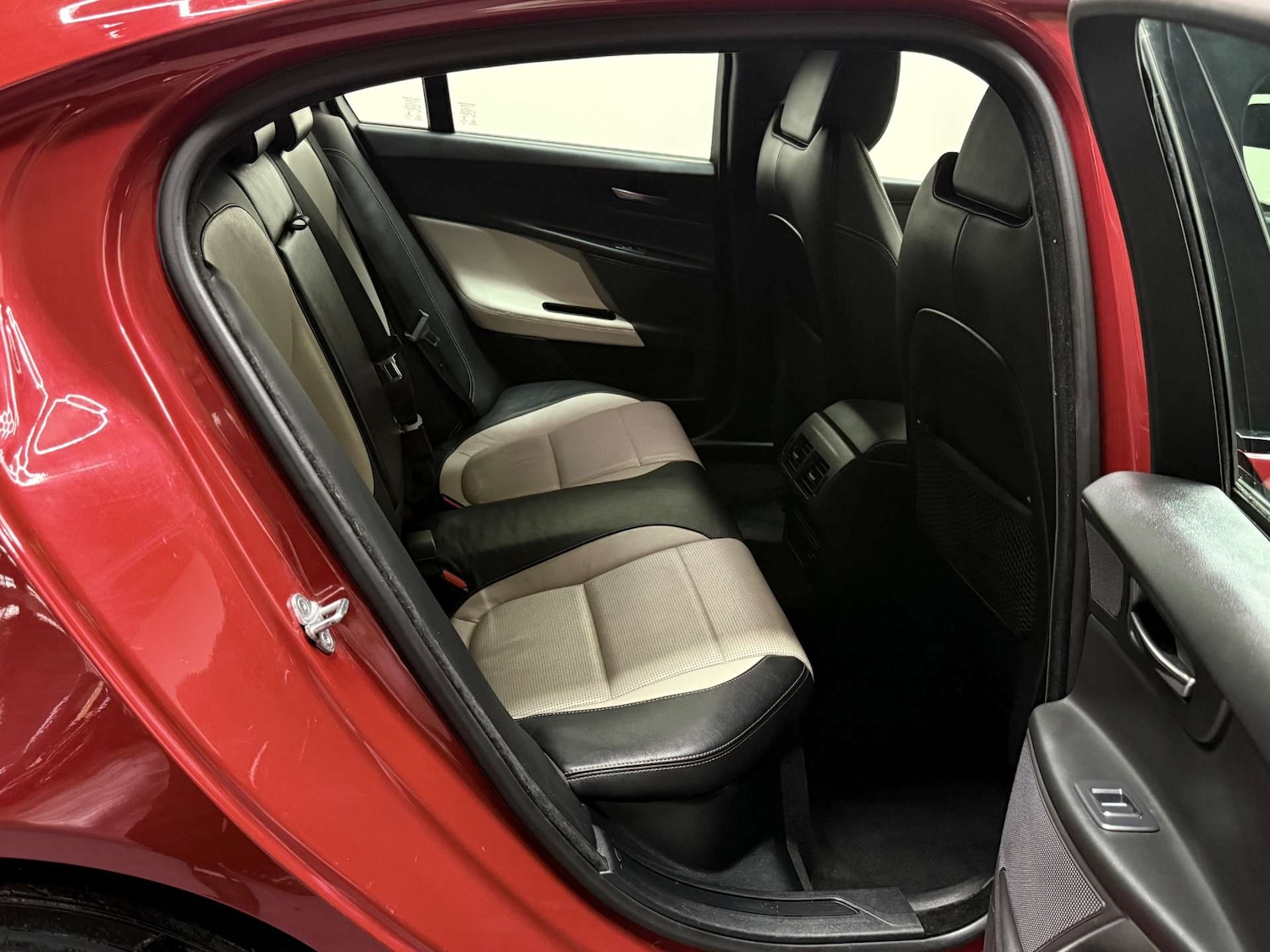 Used Jaguar XE 2016 for sale - 76650422: Photo 25