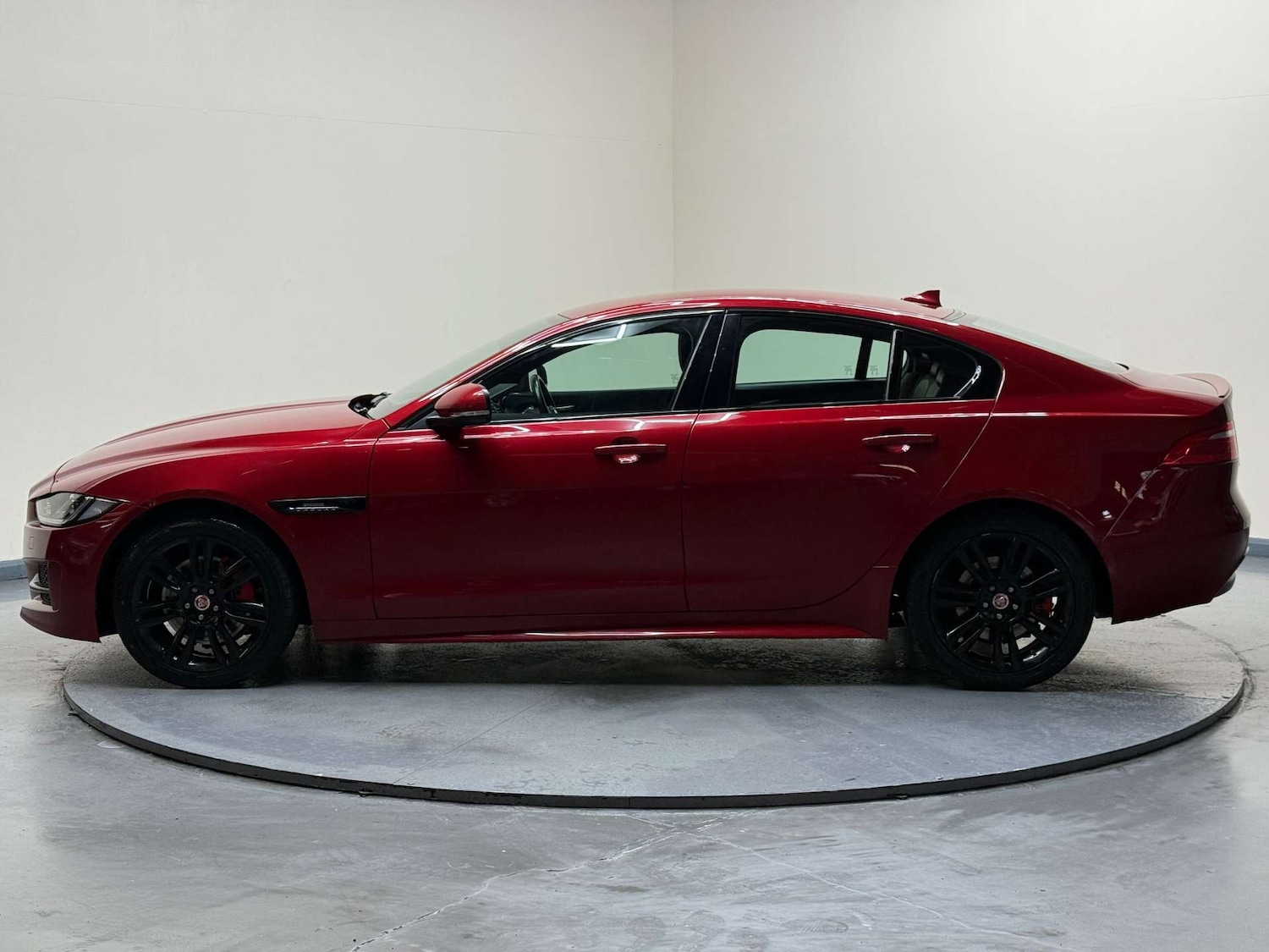 Used Jaguar XE 2016 for sale - 76650422: Photo 29