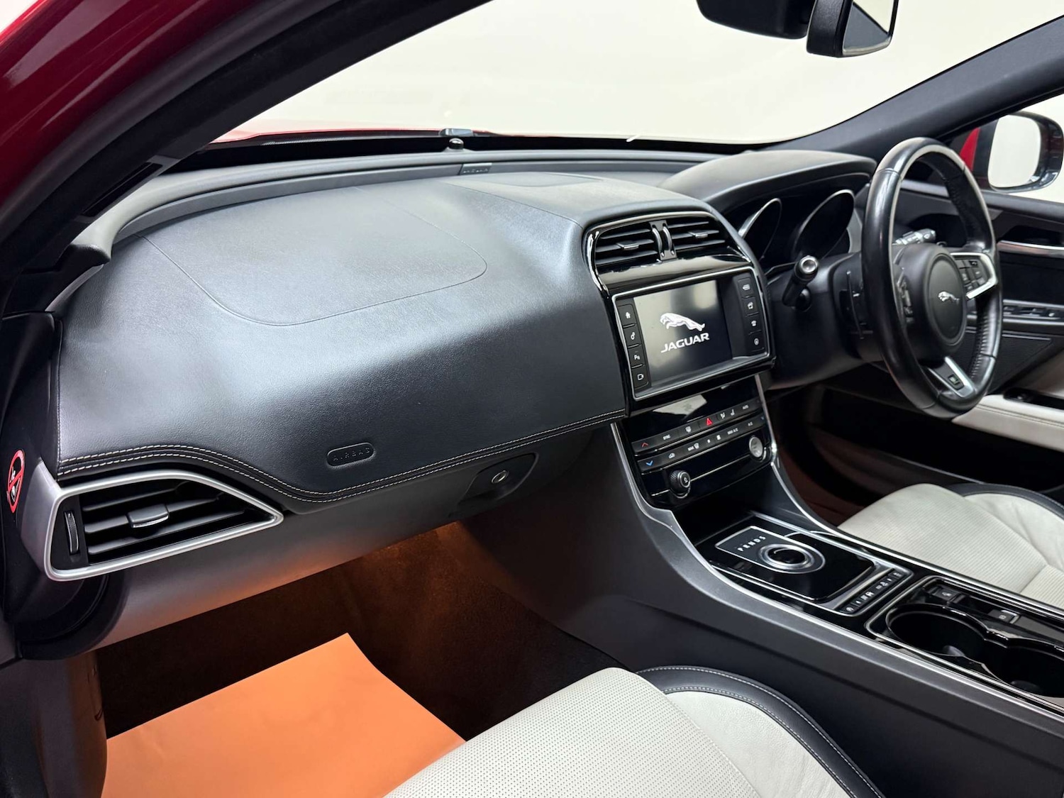 Used Jaguar XE 2016 for sale - 76650422: Photo 31