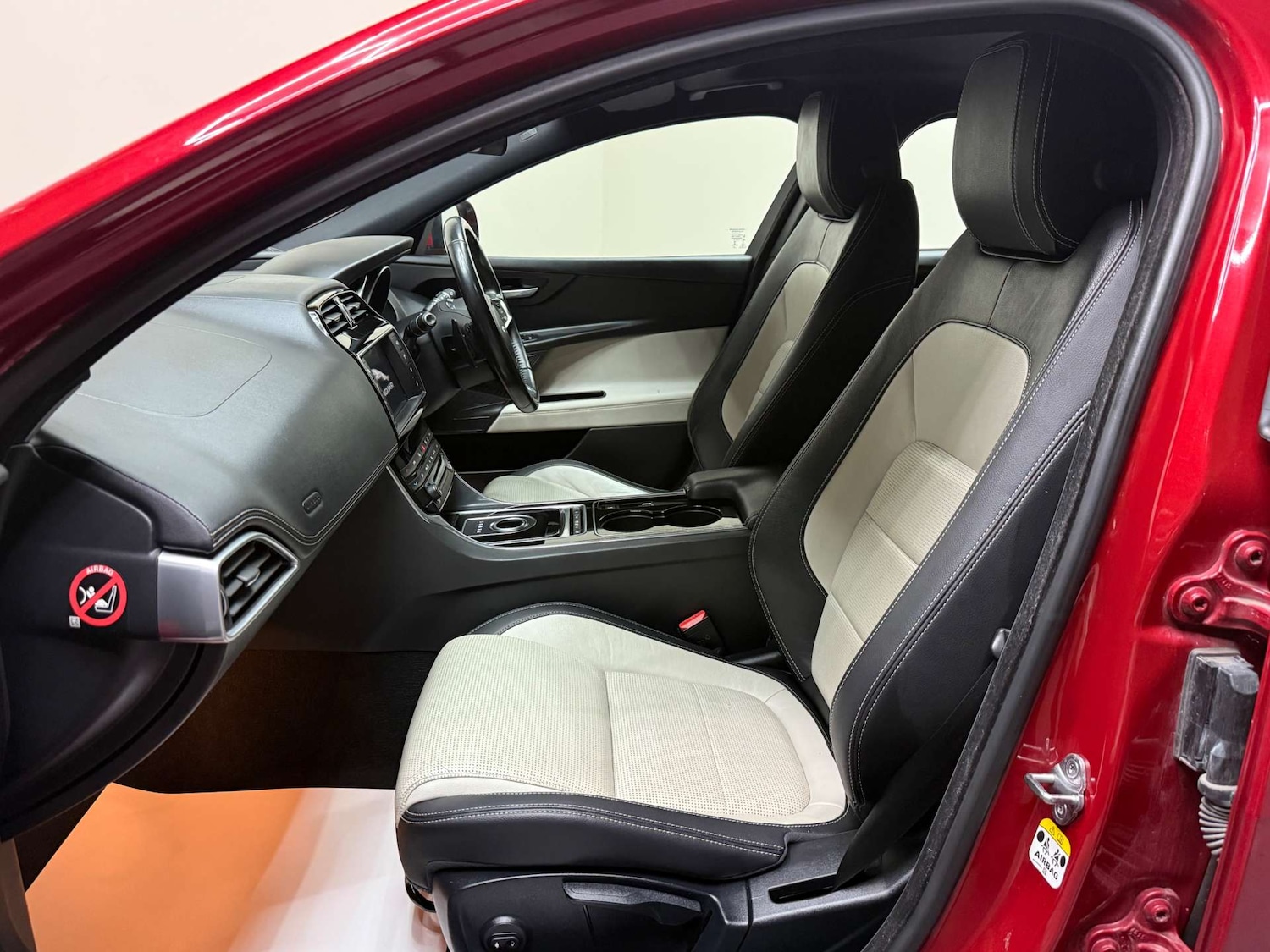 Used Jaguar XE 2016 for sale - 76650422: Photo 61