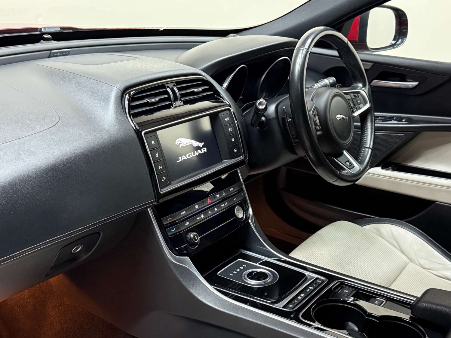 Used Jaguar XE 2016 for sale - 76650422: Photo 62