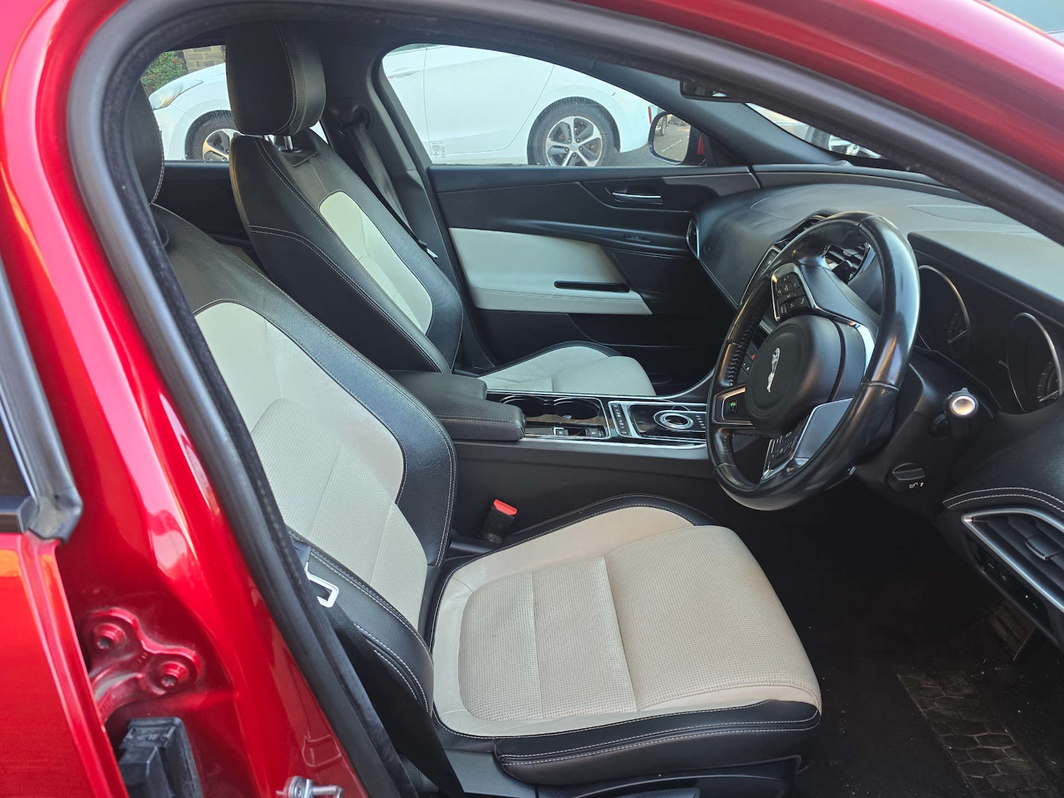 Used Jaguar XE 2016 for sale - 76650422: Photo 8