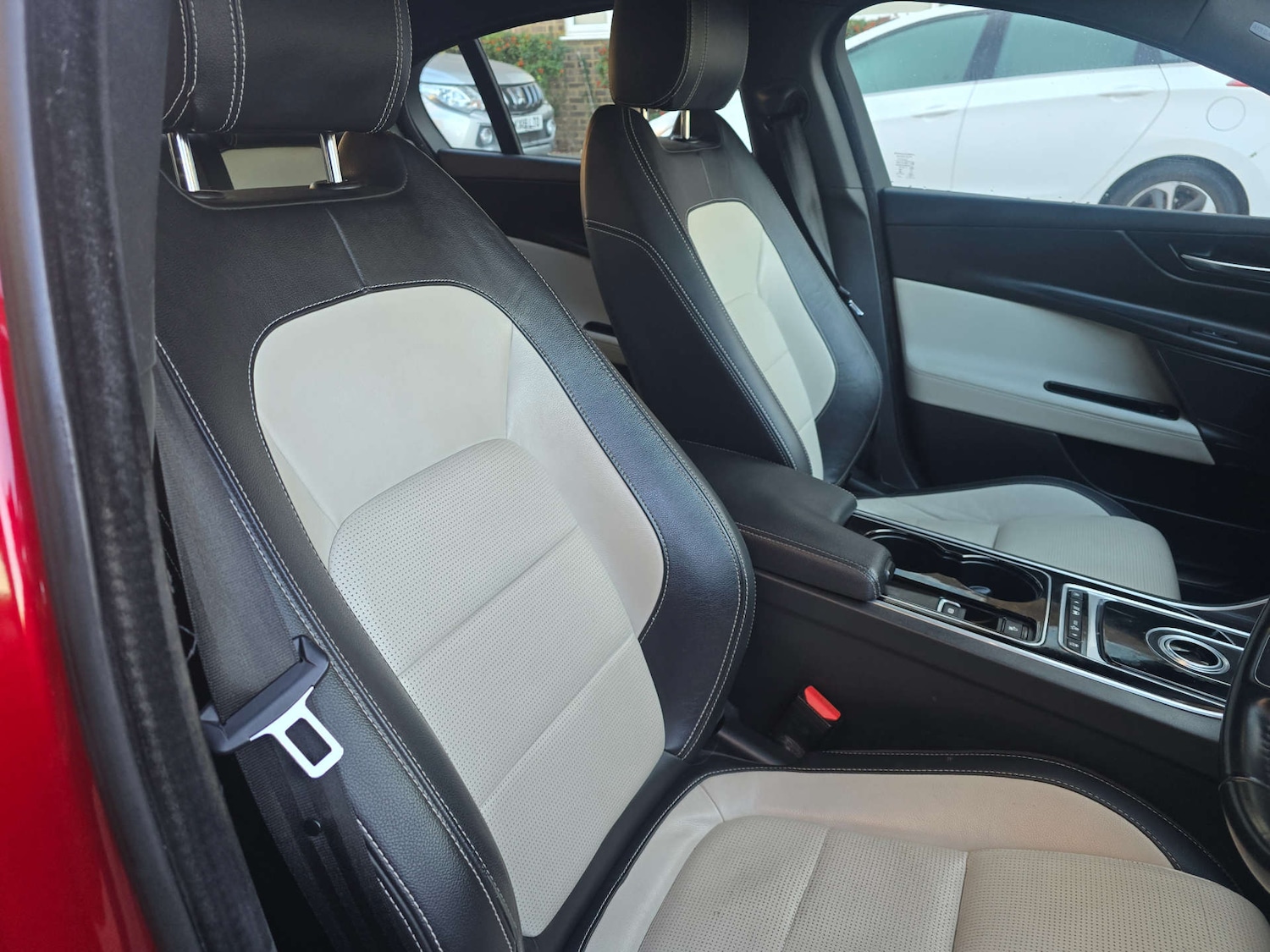 Used Jaguar XE 2016 for sale - 76650422: Photo 9