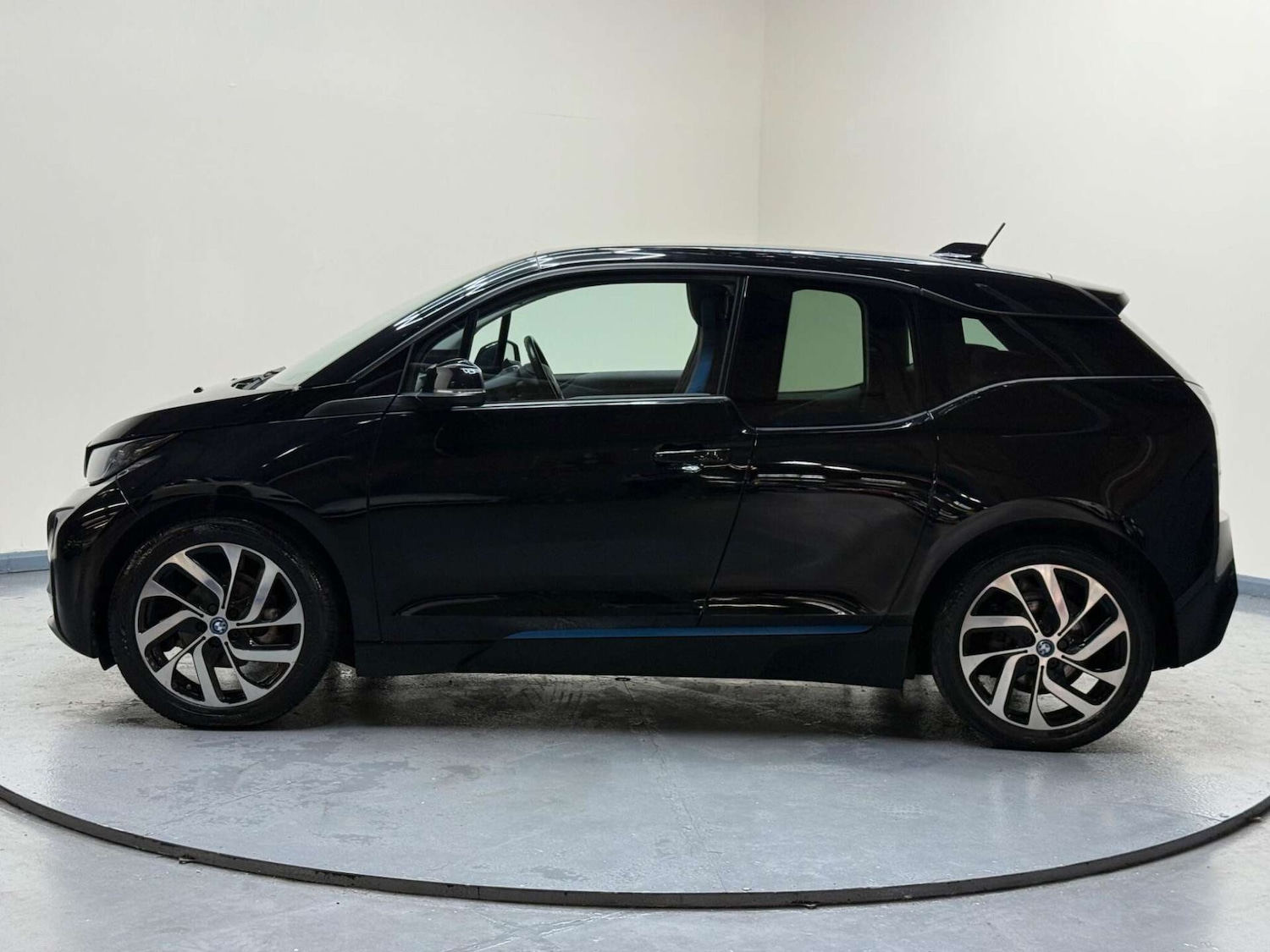 Used BMW i3 2017 for sale - 76180991: Photo 64