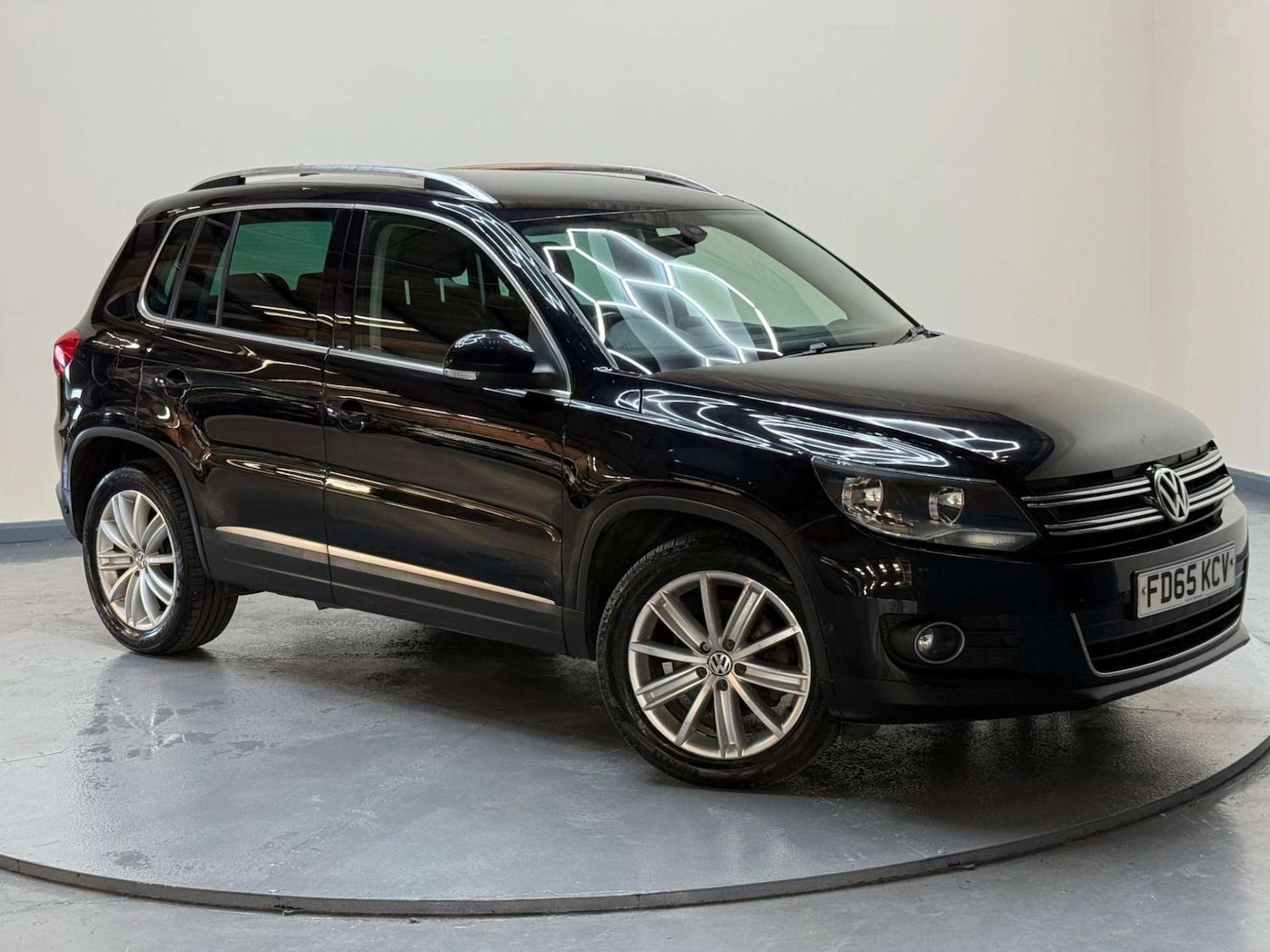 Used Volkswagen Tiguan 2015 for sale - 76363607: Photo 1