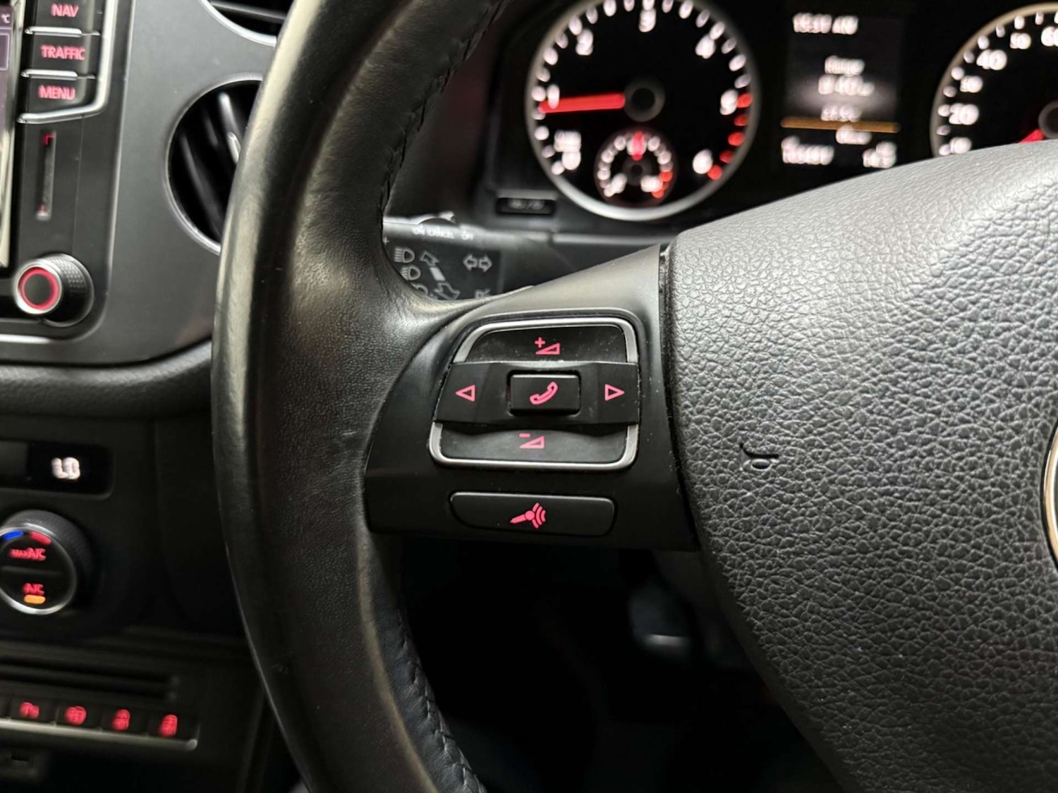 Used Volkswagen Tiguan 2015 for sale - 76363607: Photo 17