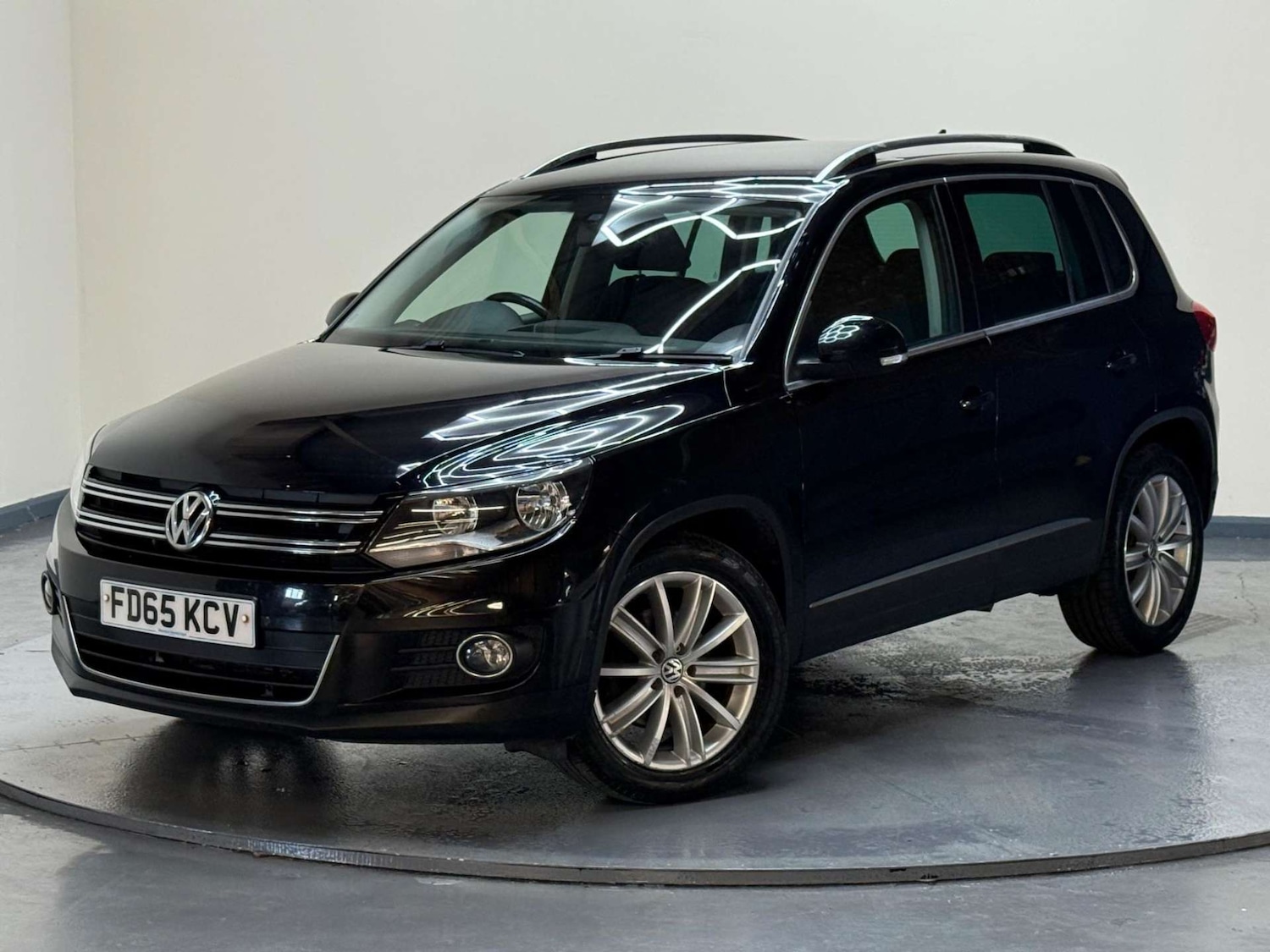 Used Volkswagen Tiguan 2015 for sale - 76363607: Photo 2