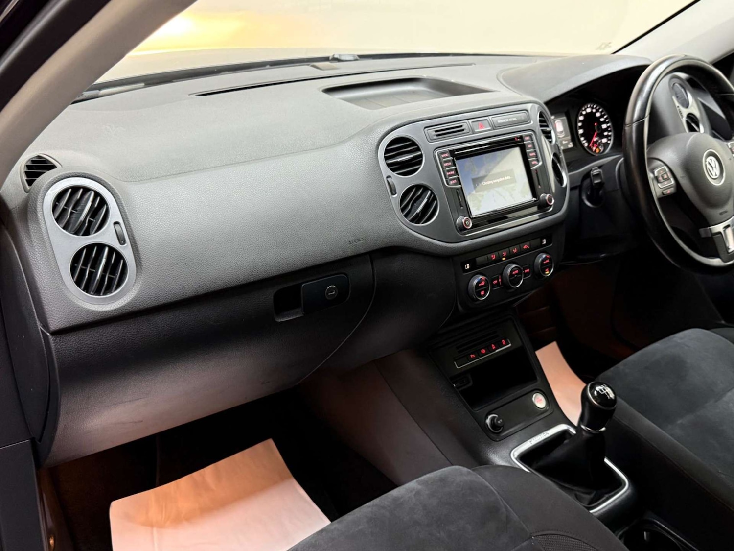 Used Volkswagen Tiguan 2015 for sale - 76363607: Photo 33