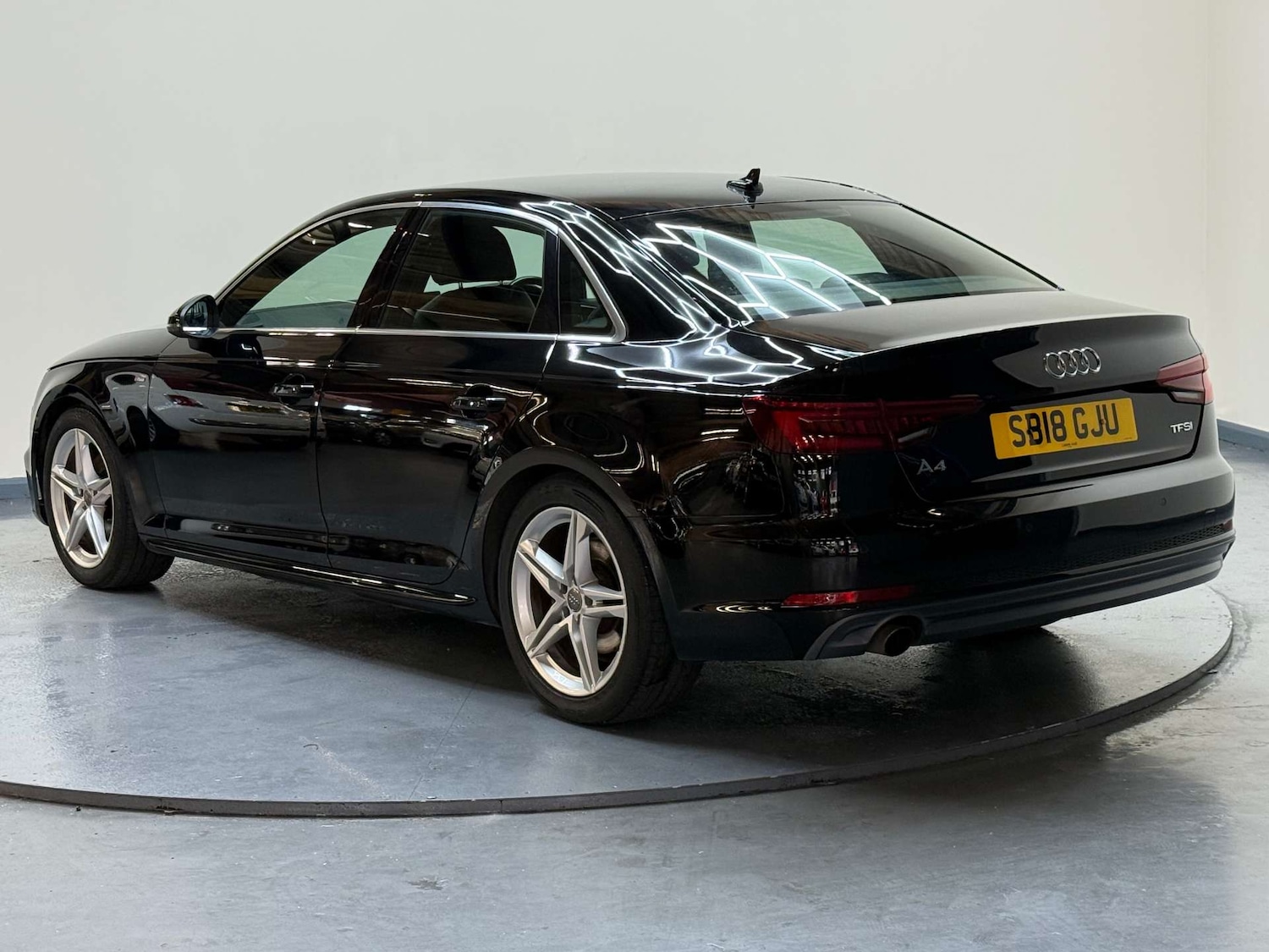 Used Audi A4 2018 for sale - 76601038: Photo 7