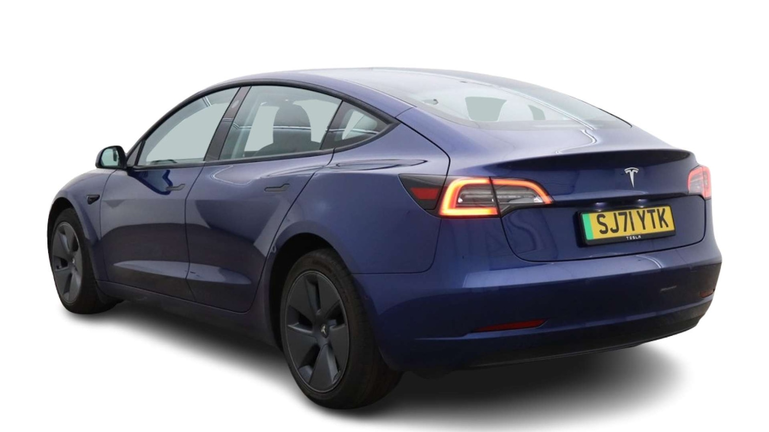 Used Tesla Model 3 2021 for sale - 76345030: Photo 2