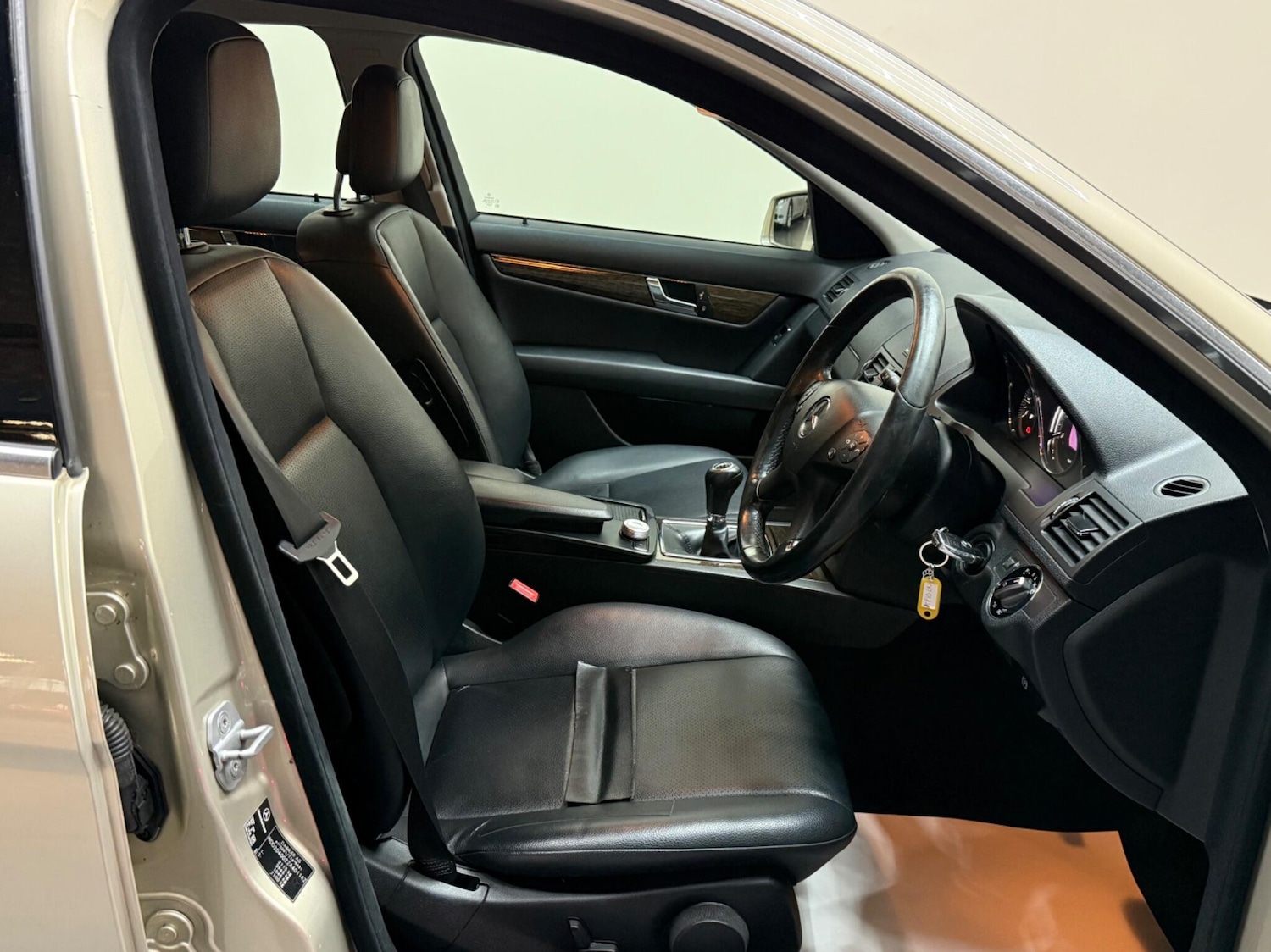 Used Mercedes-Benz C-Class 2010 for sale - 75965947: Photo 10